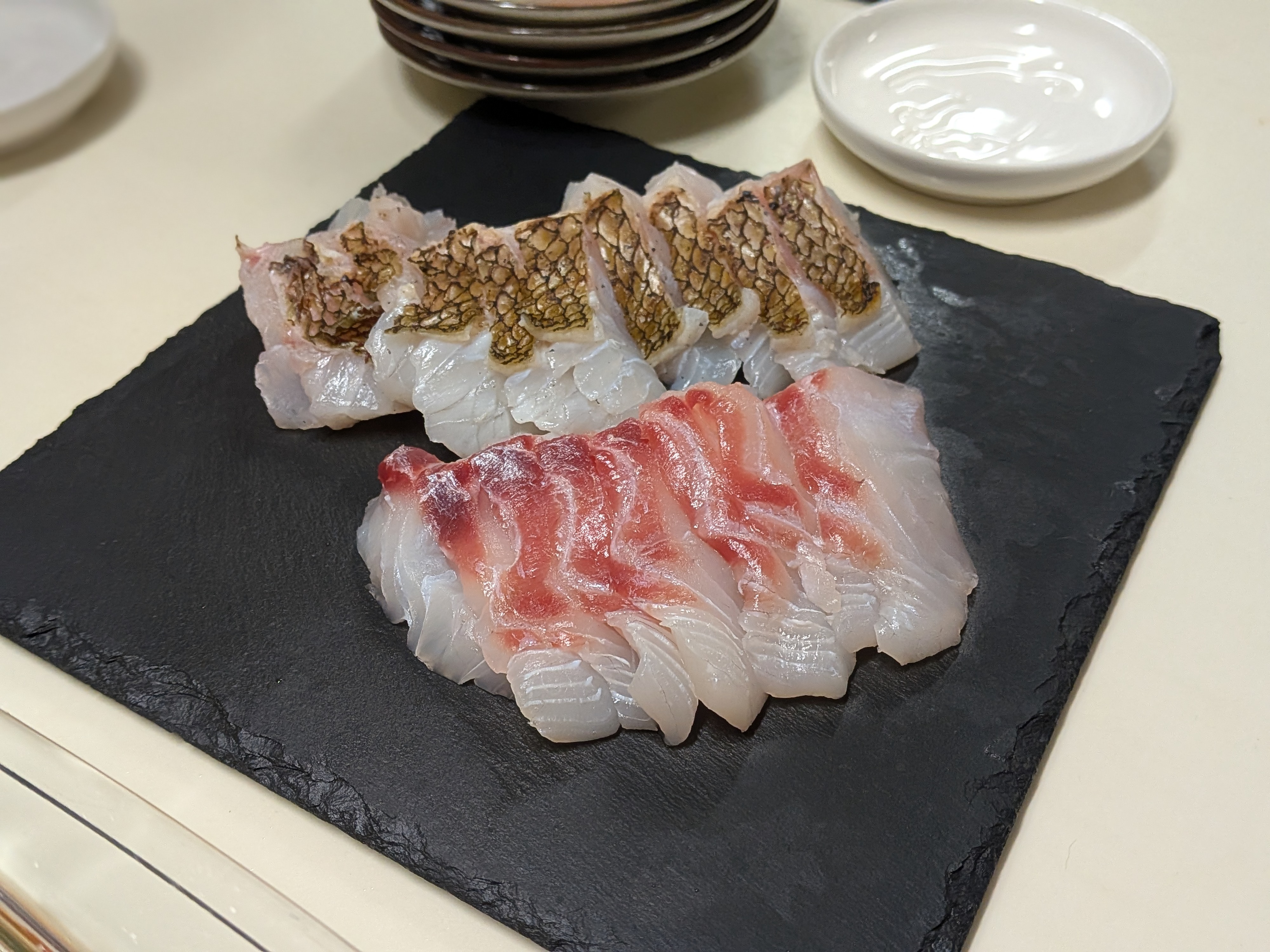 25年8月31日 御前崎沖ジギング料理 マダイの炙りと刺身