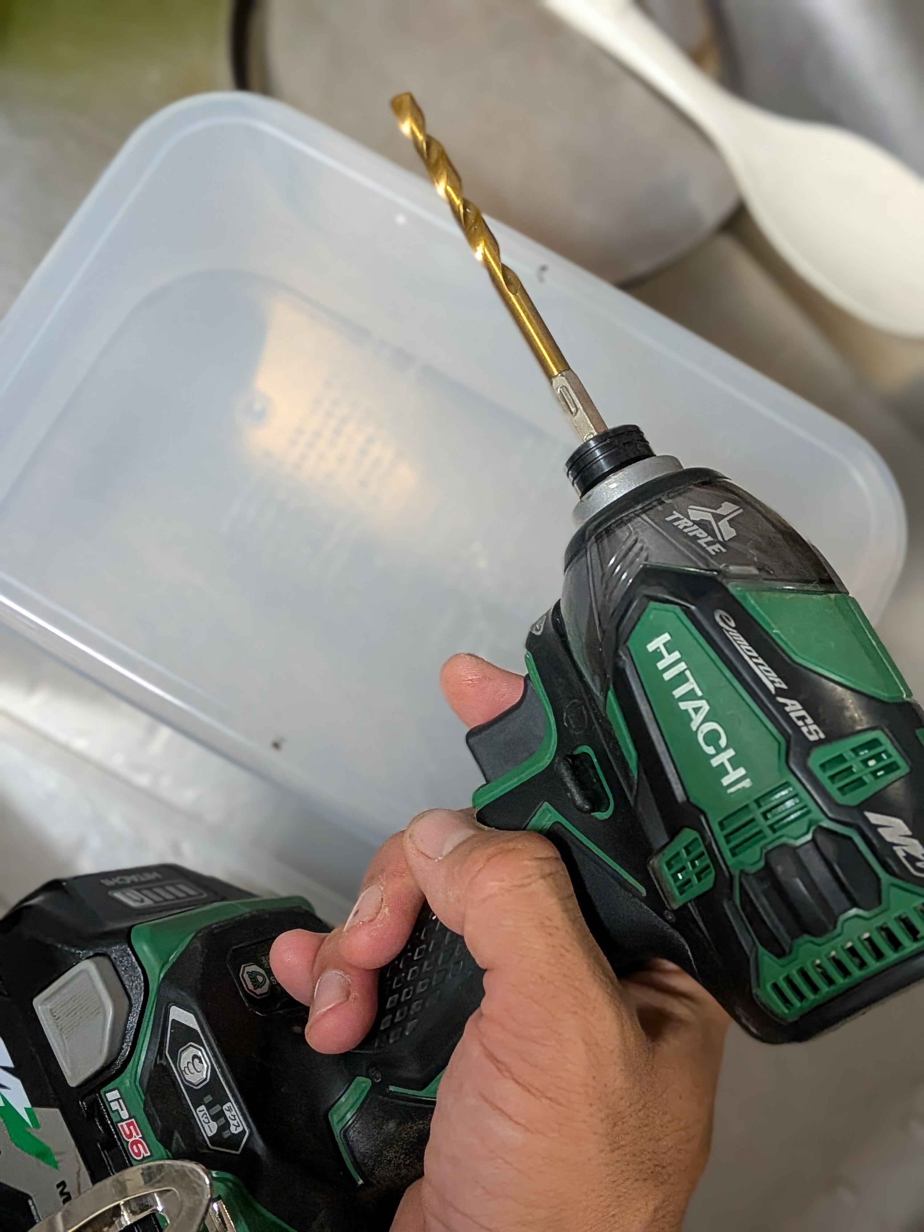 250913　芦ノ湖ワカサギ　準備　ワカサギライブウェル作成　水抜き穴開け