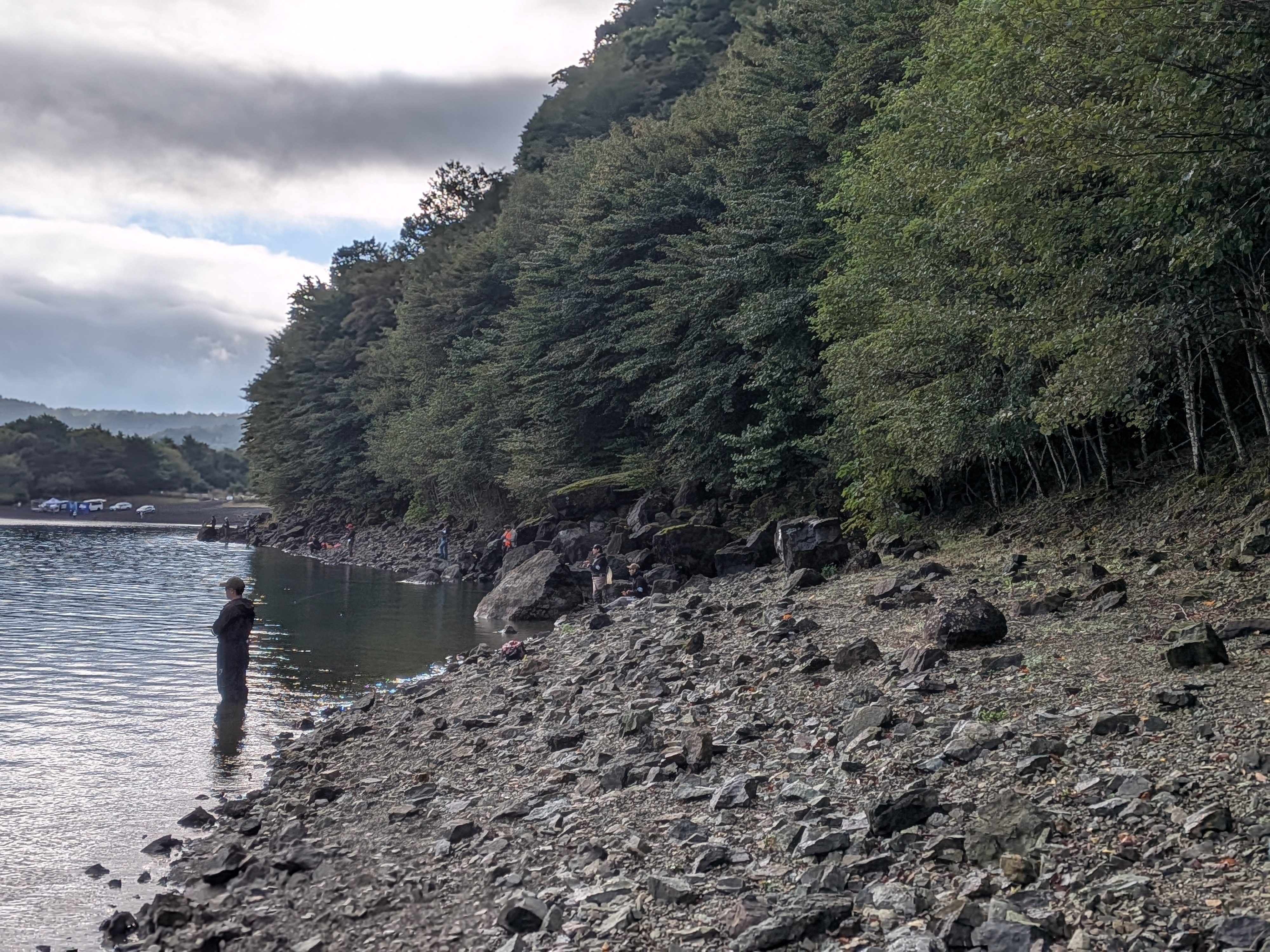 251005 本栖湖レイクトラウト大会 釣り人がビッシリ