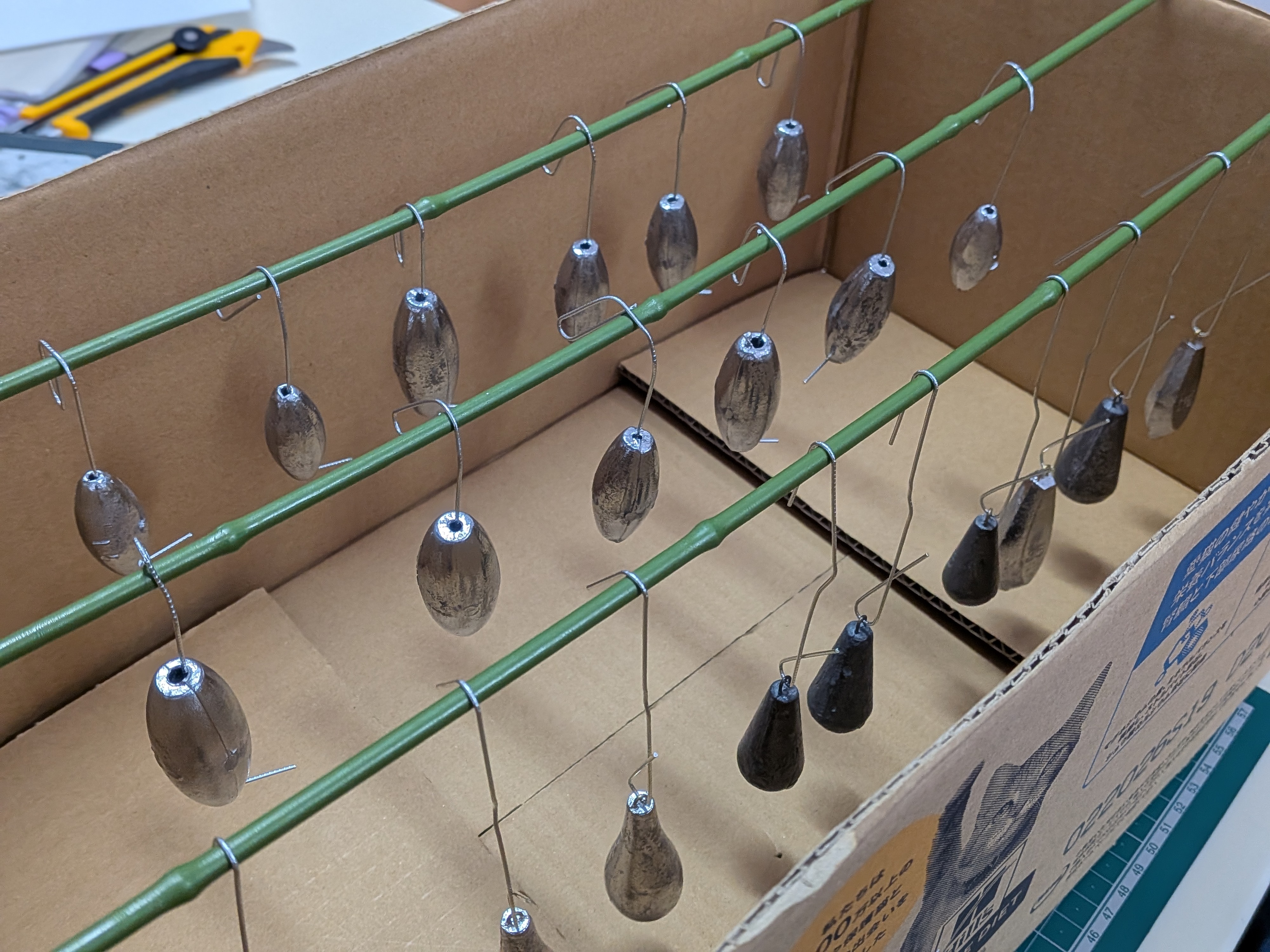 サーベルカブラオモリ塗装 ぶら下げた状態