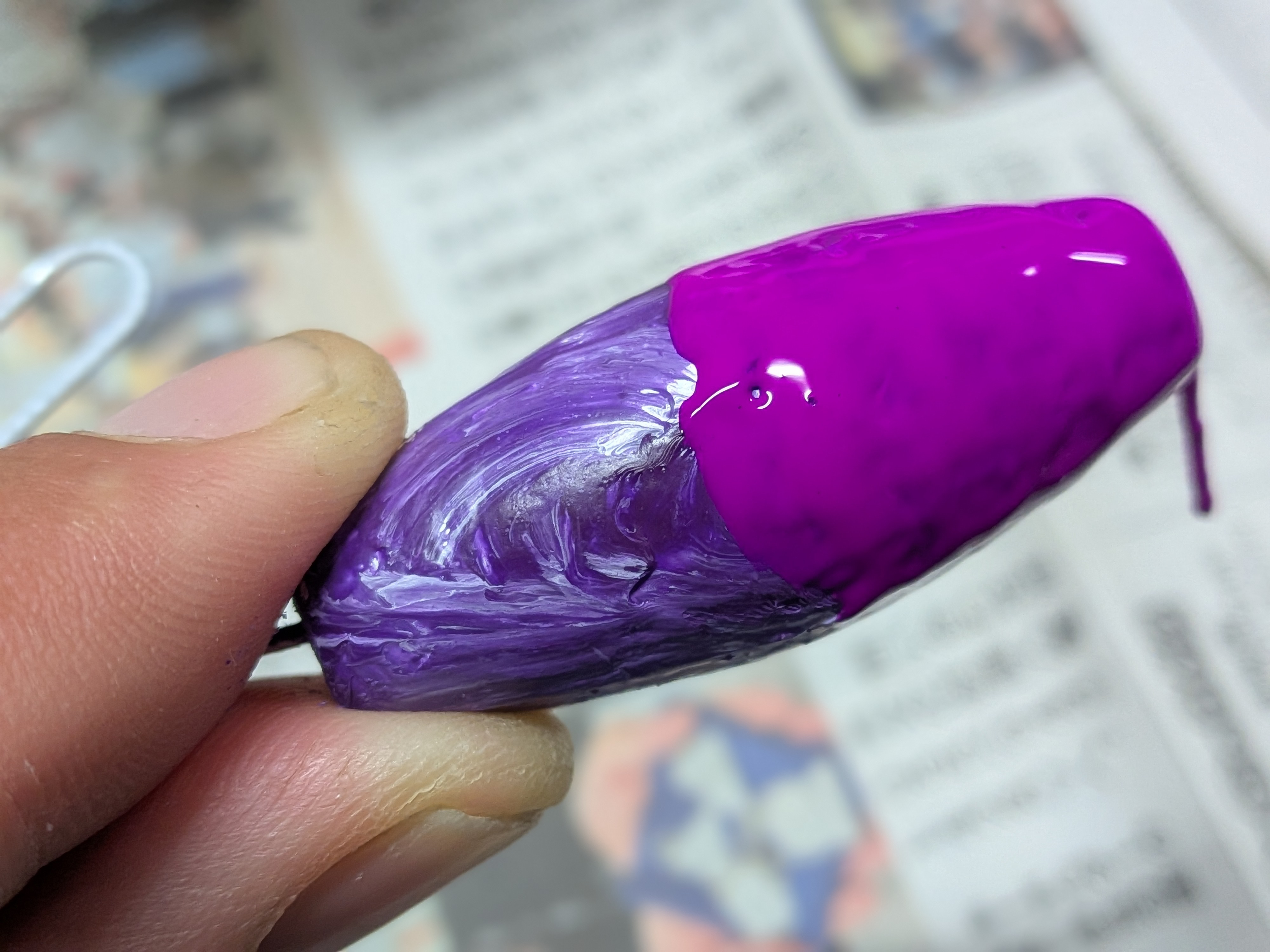 サーベルカブラオモリ塗装 パープルとアクリル絵の具の色の違い