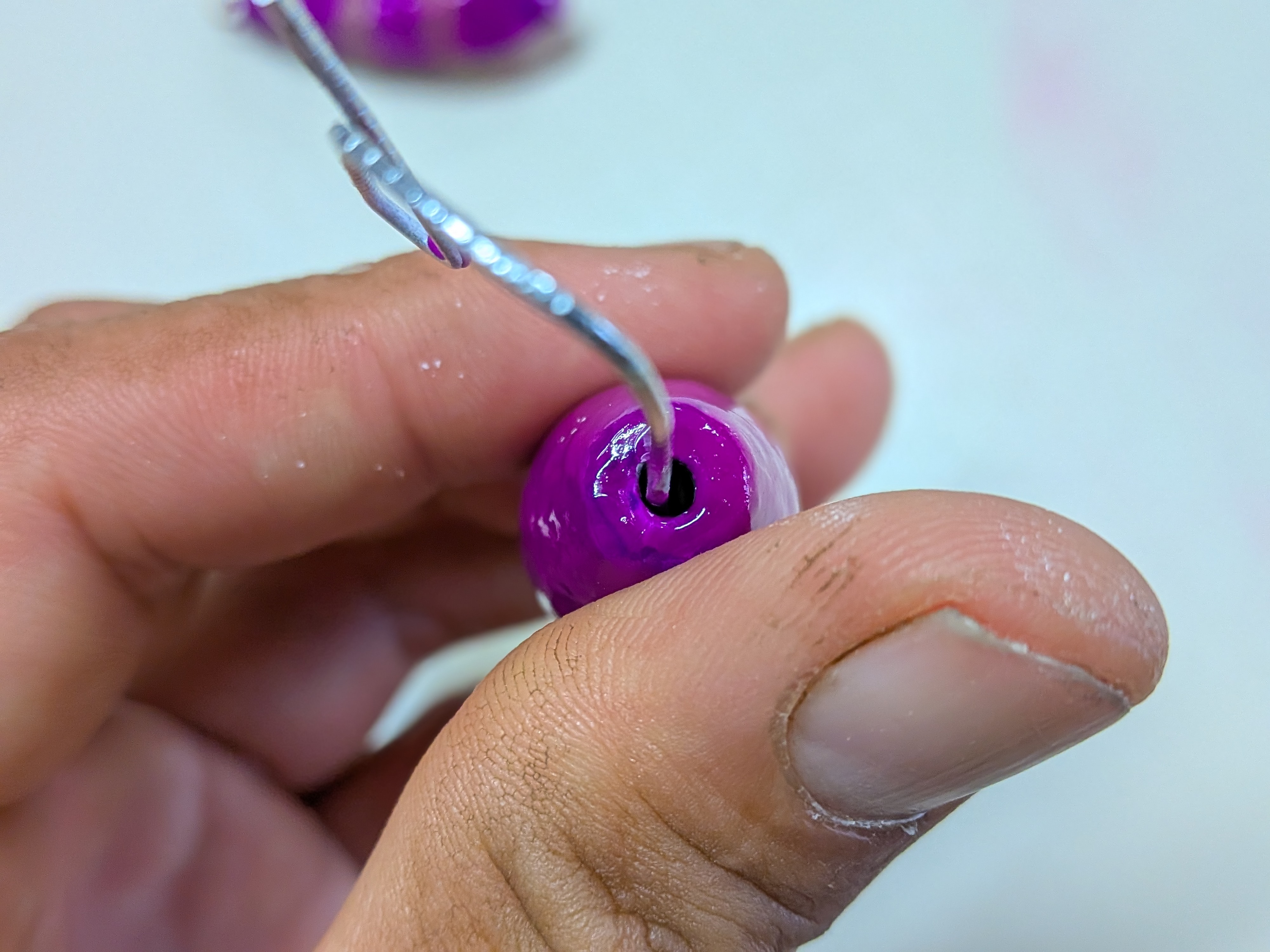 サーベルカブラオモリ塗装 穴に流し込まないように注意する