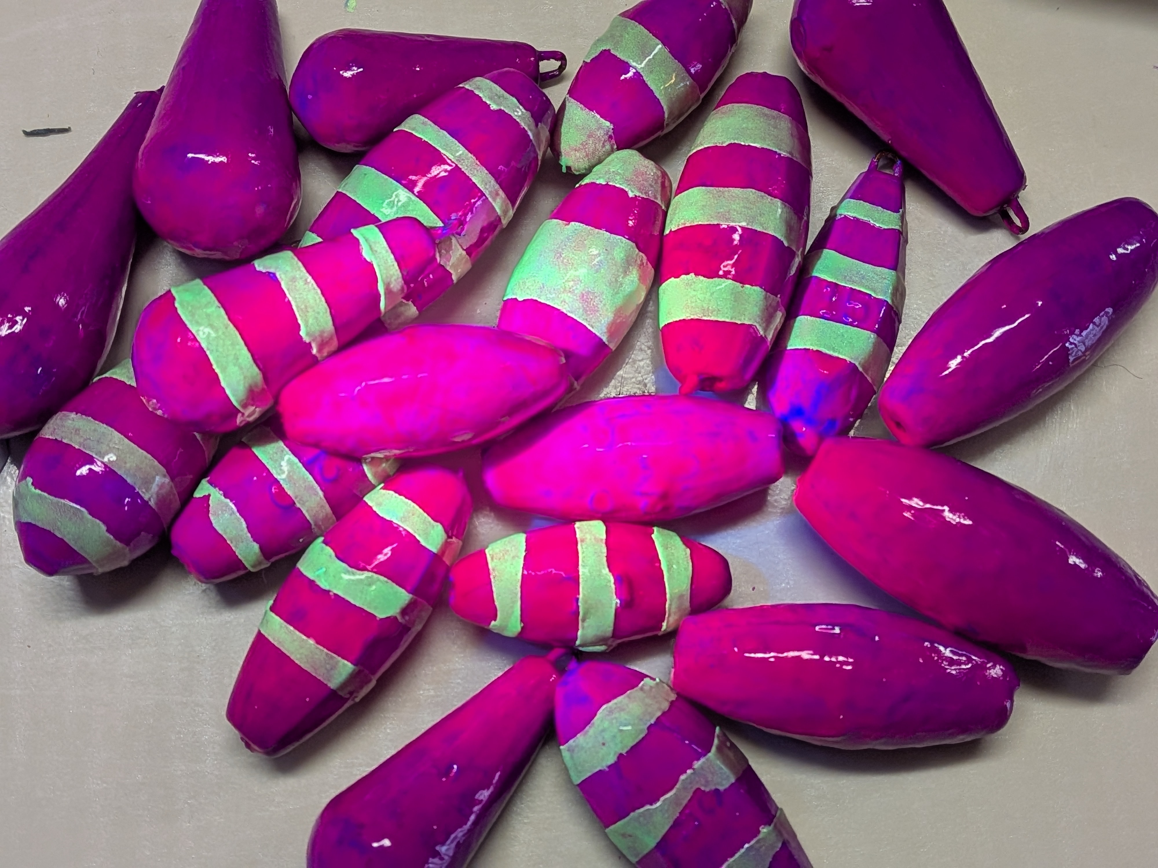 サーベルカブラオモリ塗装 上塗りしてもUV発光はキレイ