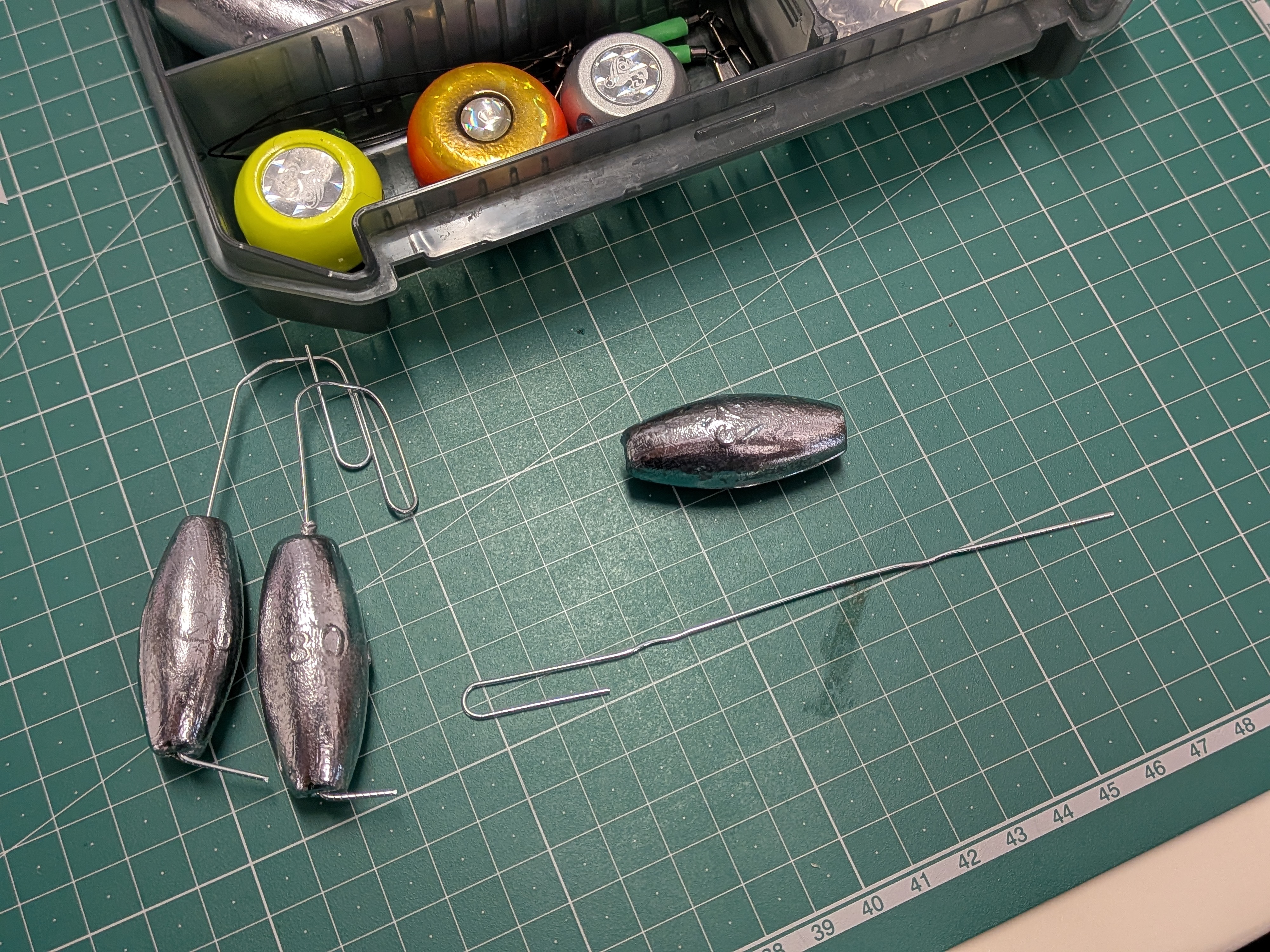 サーベルカブラオモリ塗装 クリップを加工してハンガーにする