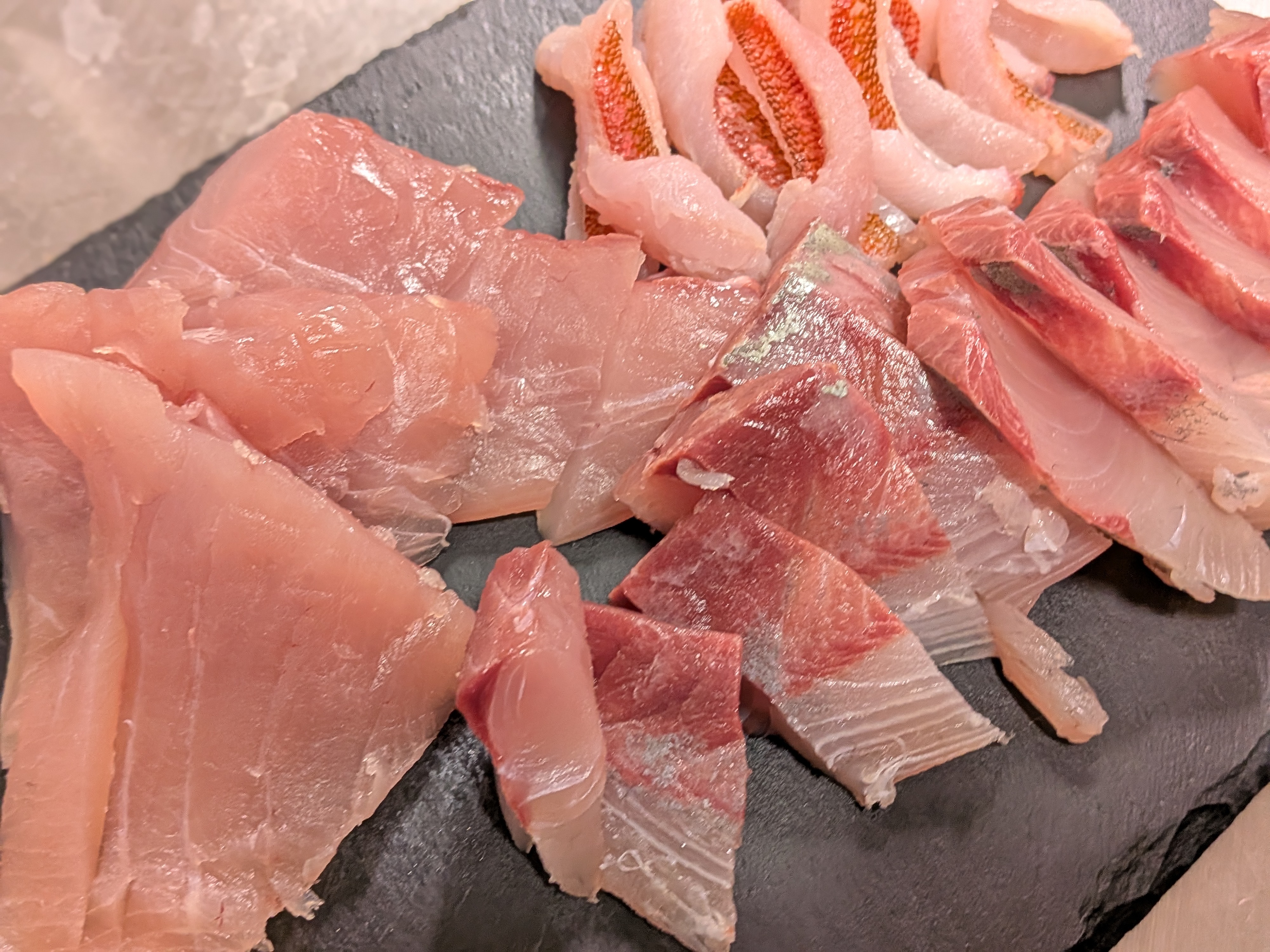 2025年11月29日　カンパチとサクラダイの刺身