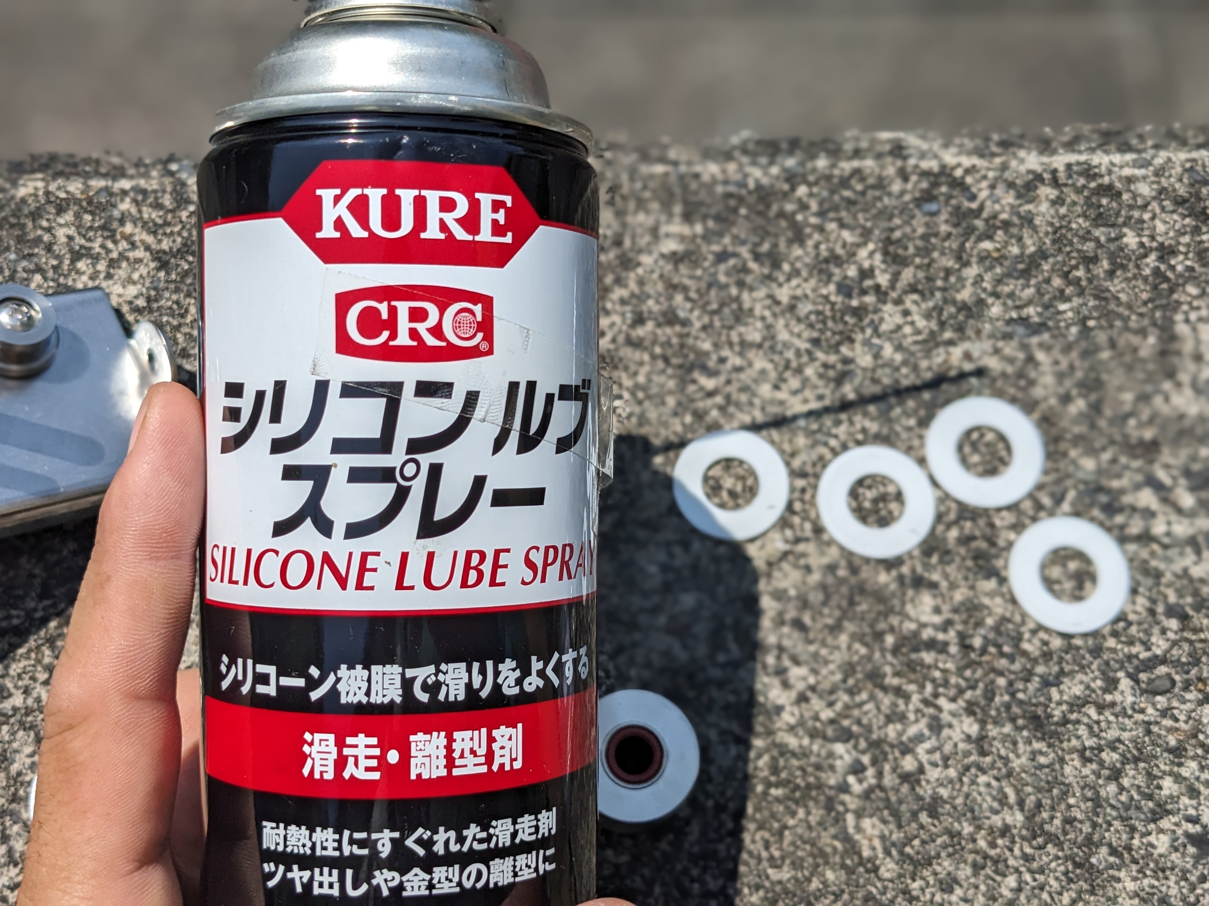 23年12月17日　潤滑用のシリコンスプレー