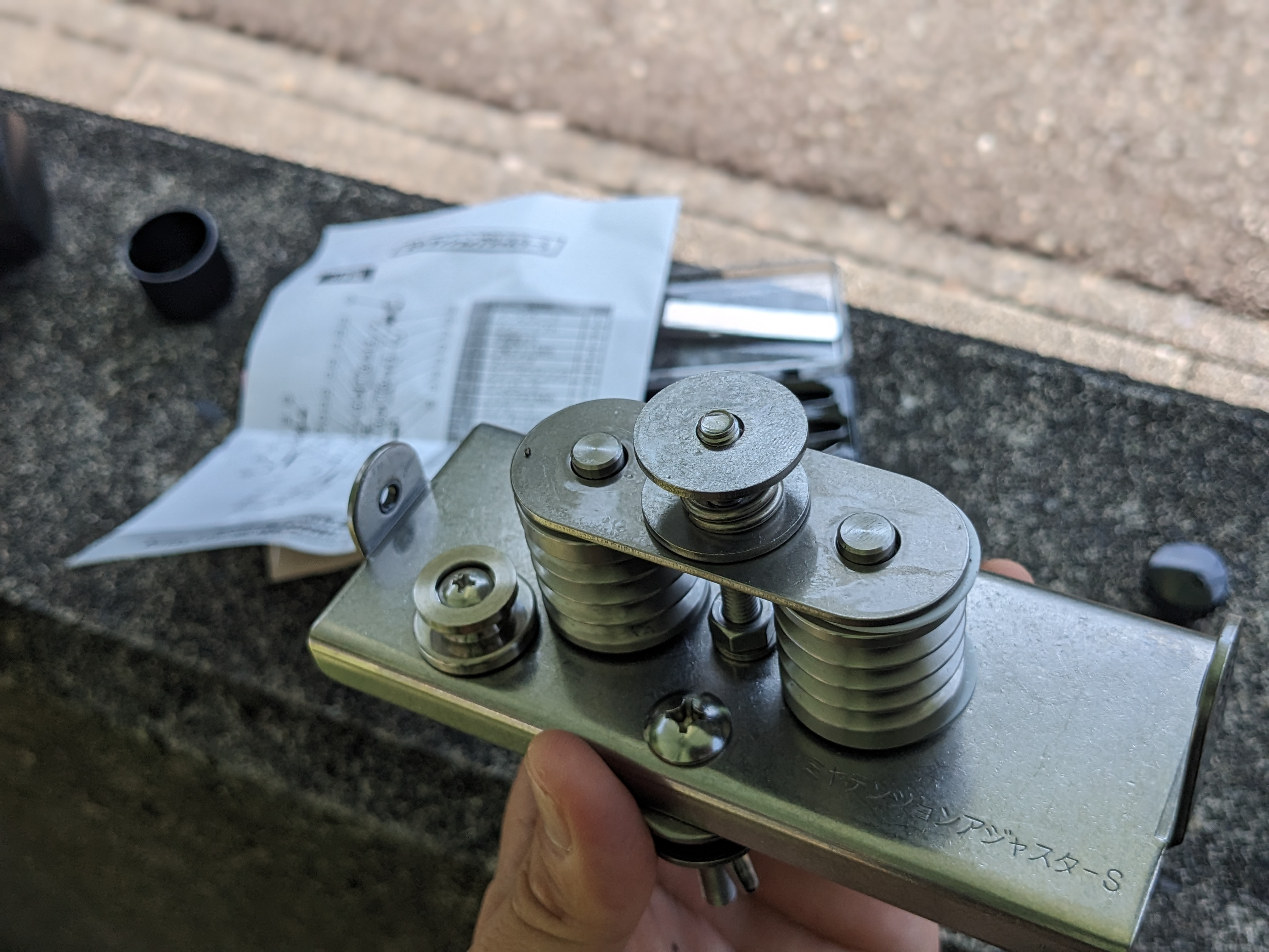 23年12月17日　抑えバネにワッシャーをかます