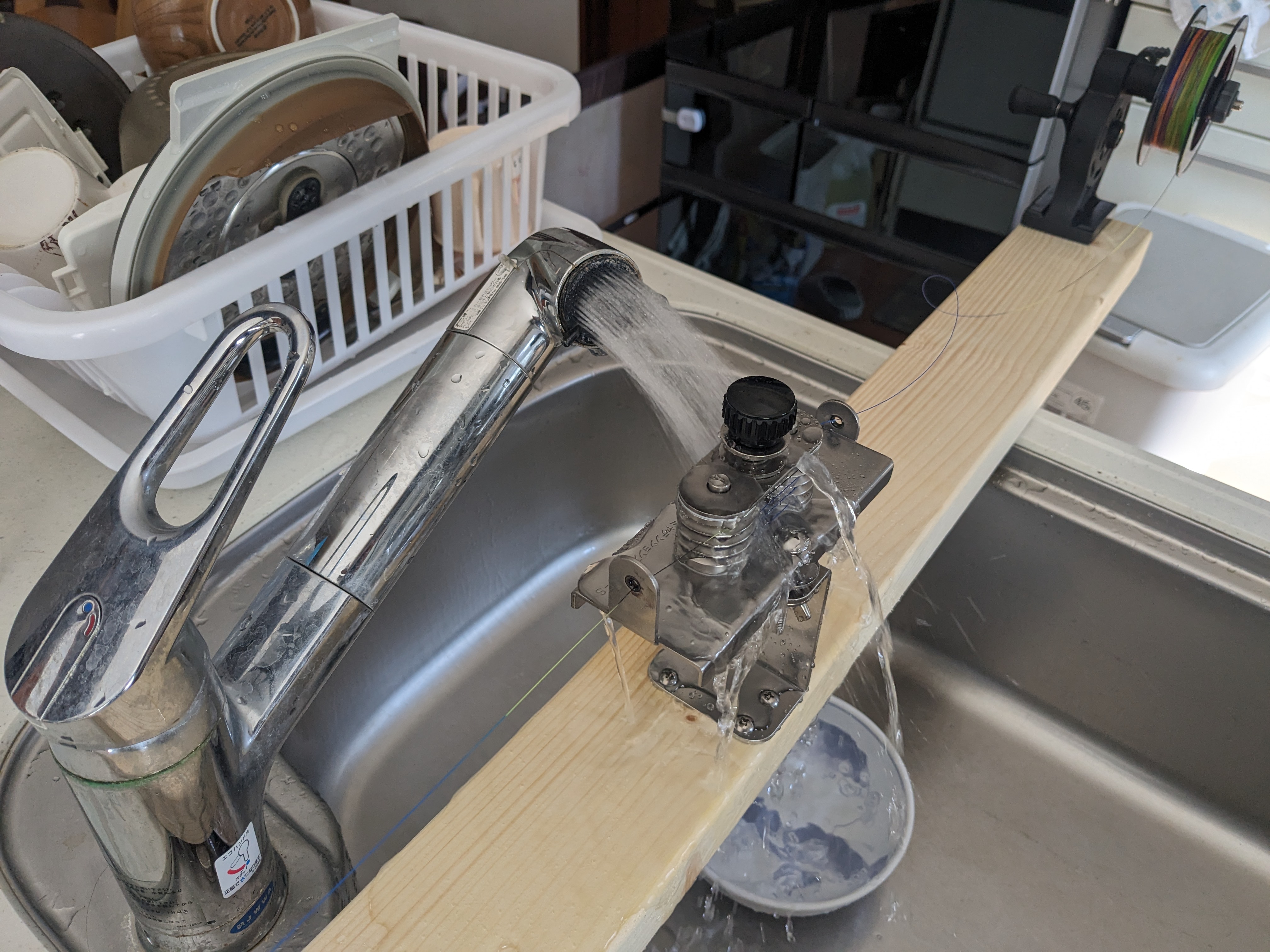 23年12月17日　使用中に熱を持ったので水を掛けながら巻き取る