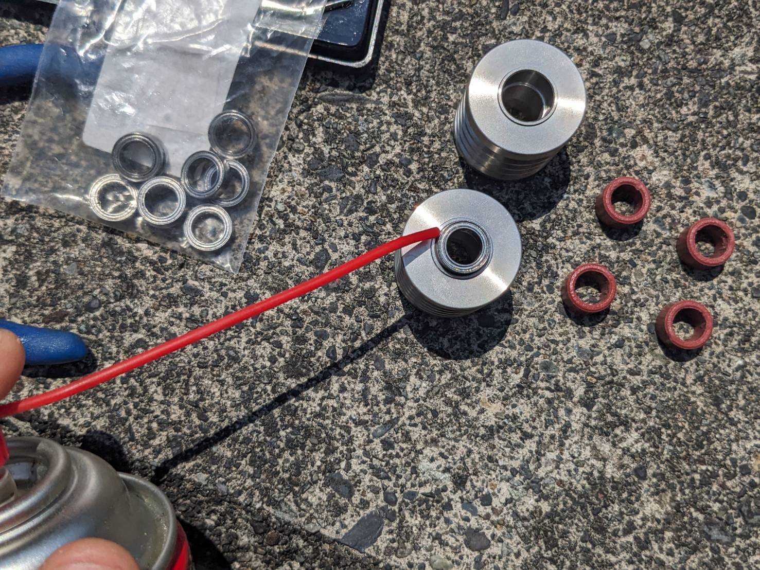 23年12月17日　ベアリングを押し込む際に潤滑油を塗布する