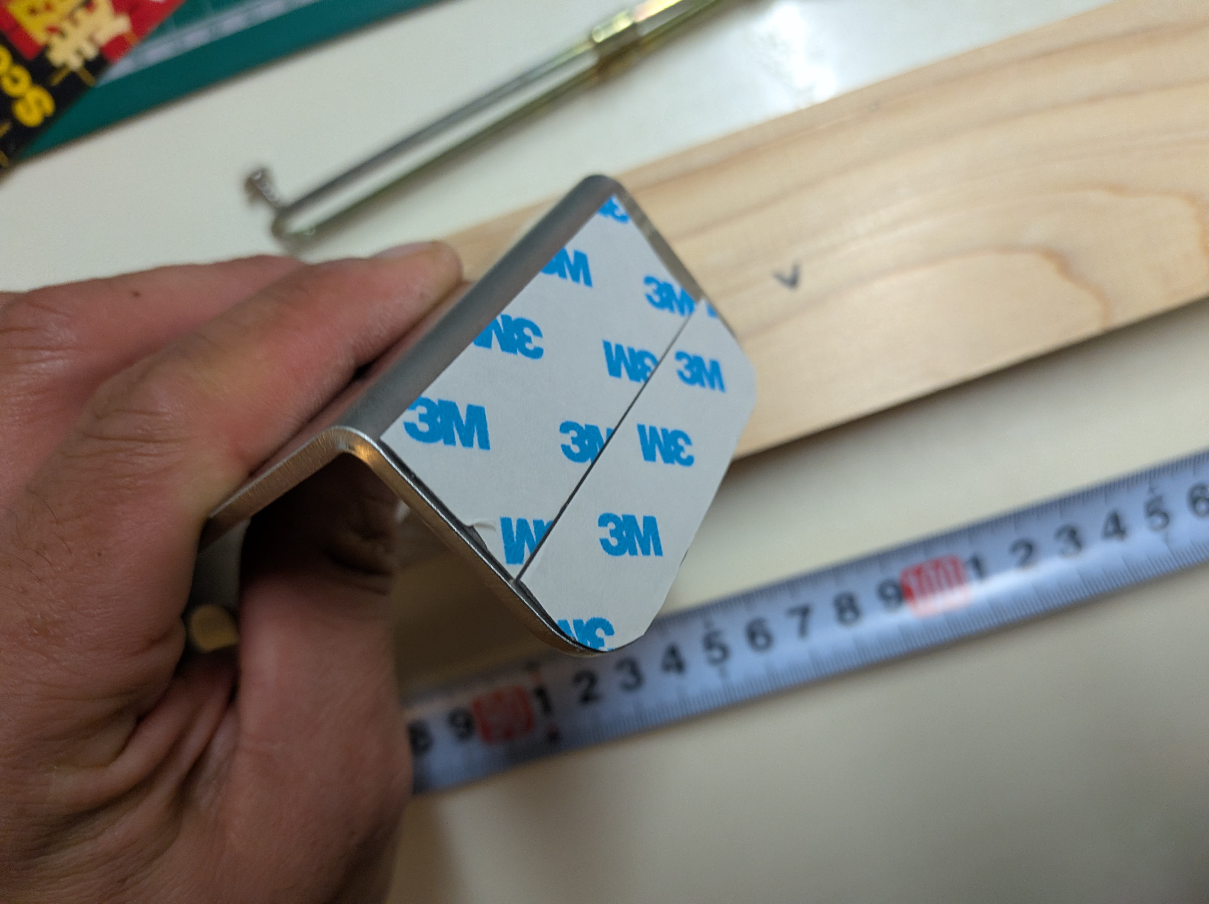 26年1月21日　仮固定の為の両面テープ貼り付け