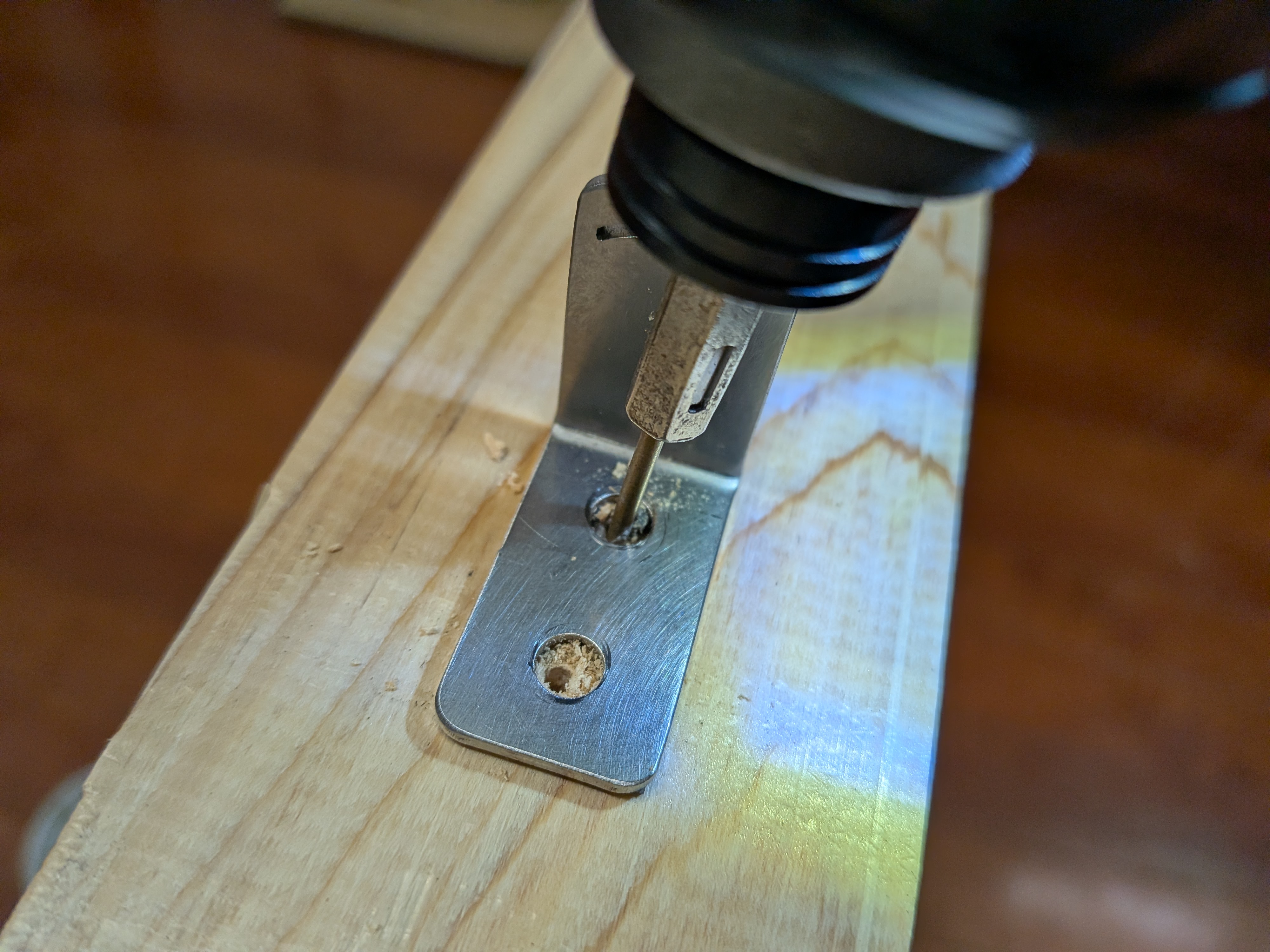 26年1月21日　ブラケット固定の下穴開け