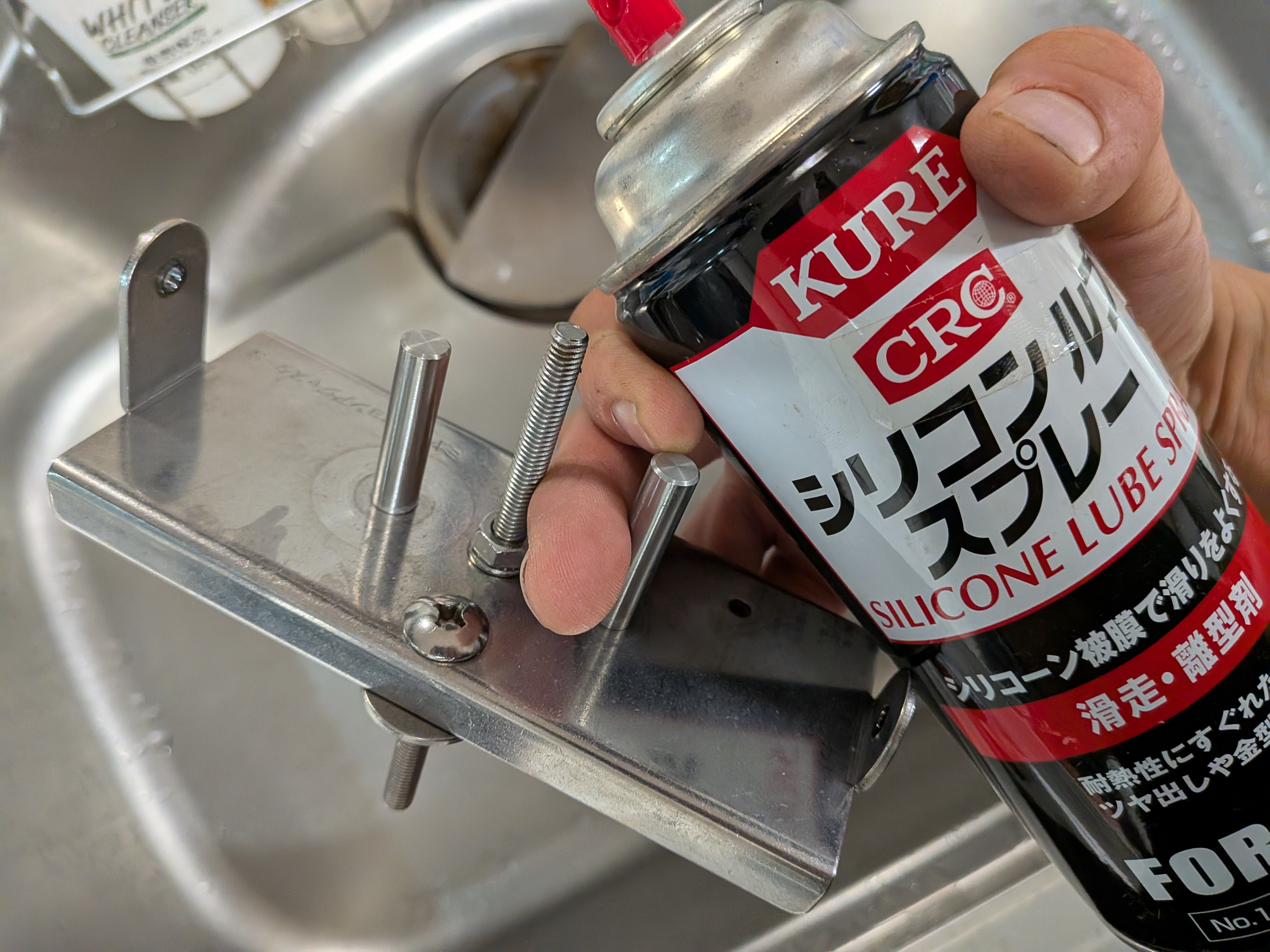 26年1月27日 シリコンスプレーの本体塗布