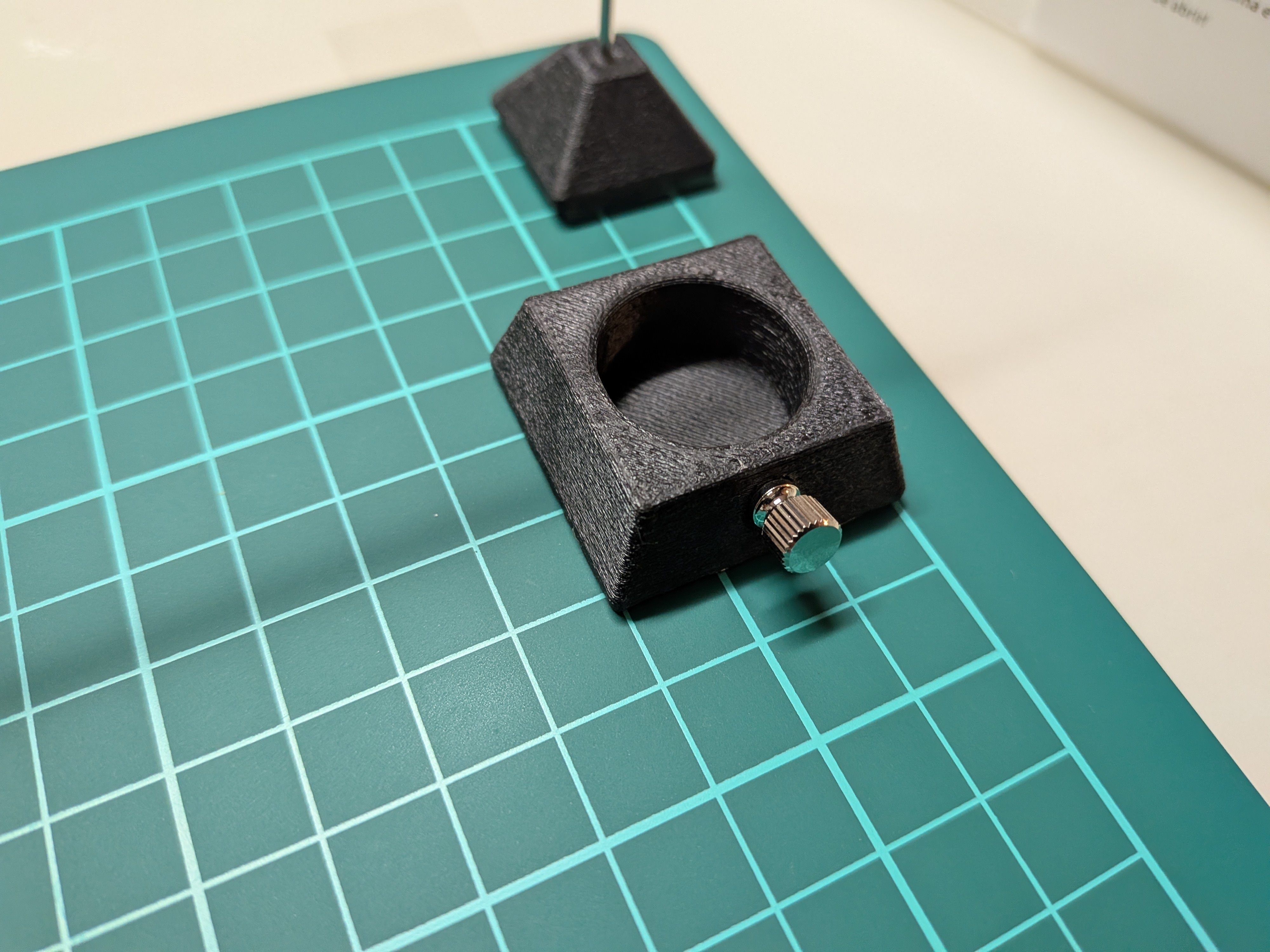 26年1月30日　接着剤ホルダーの取り付け