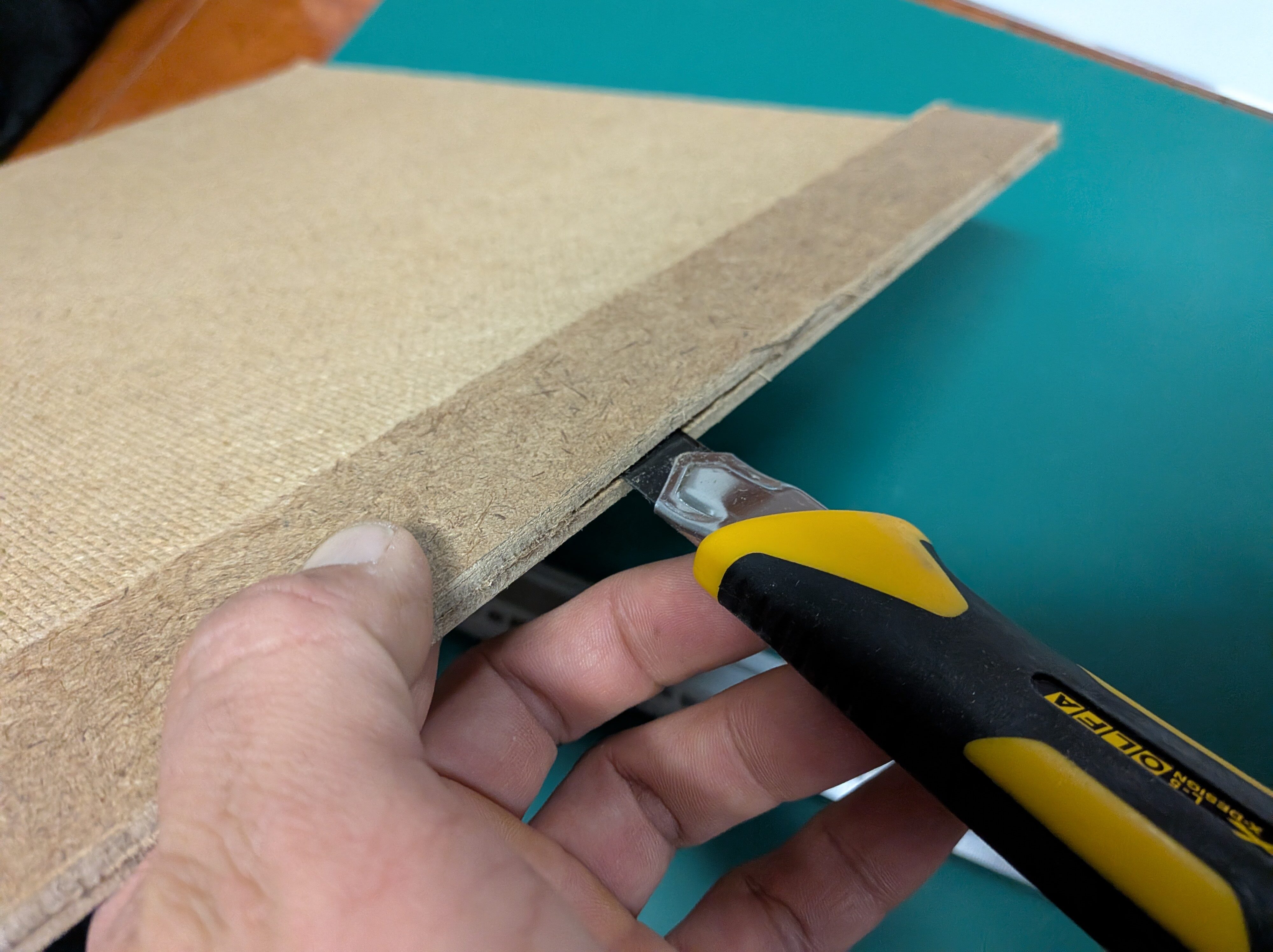 26年2月6日　カッターで薄皮切って縁を切る