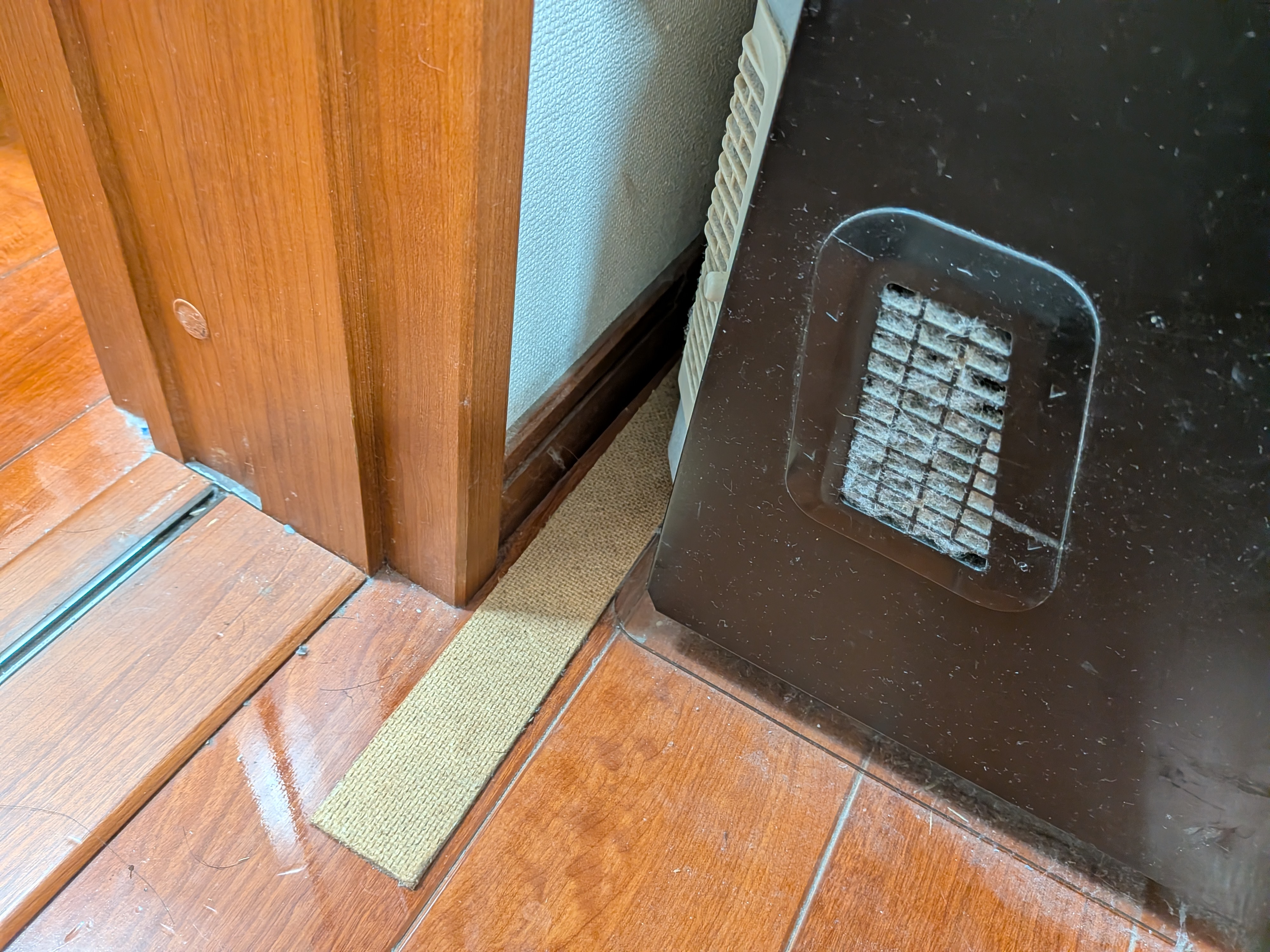 26年2月6日　収納場所にMDF材を敷く