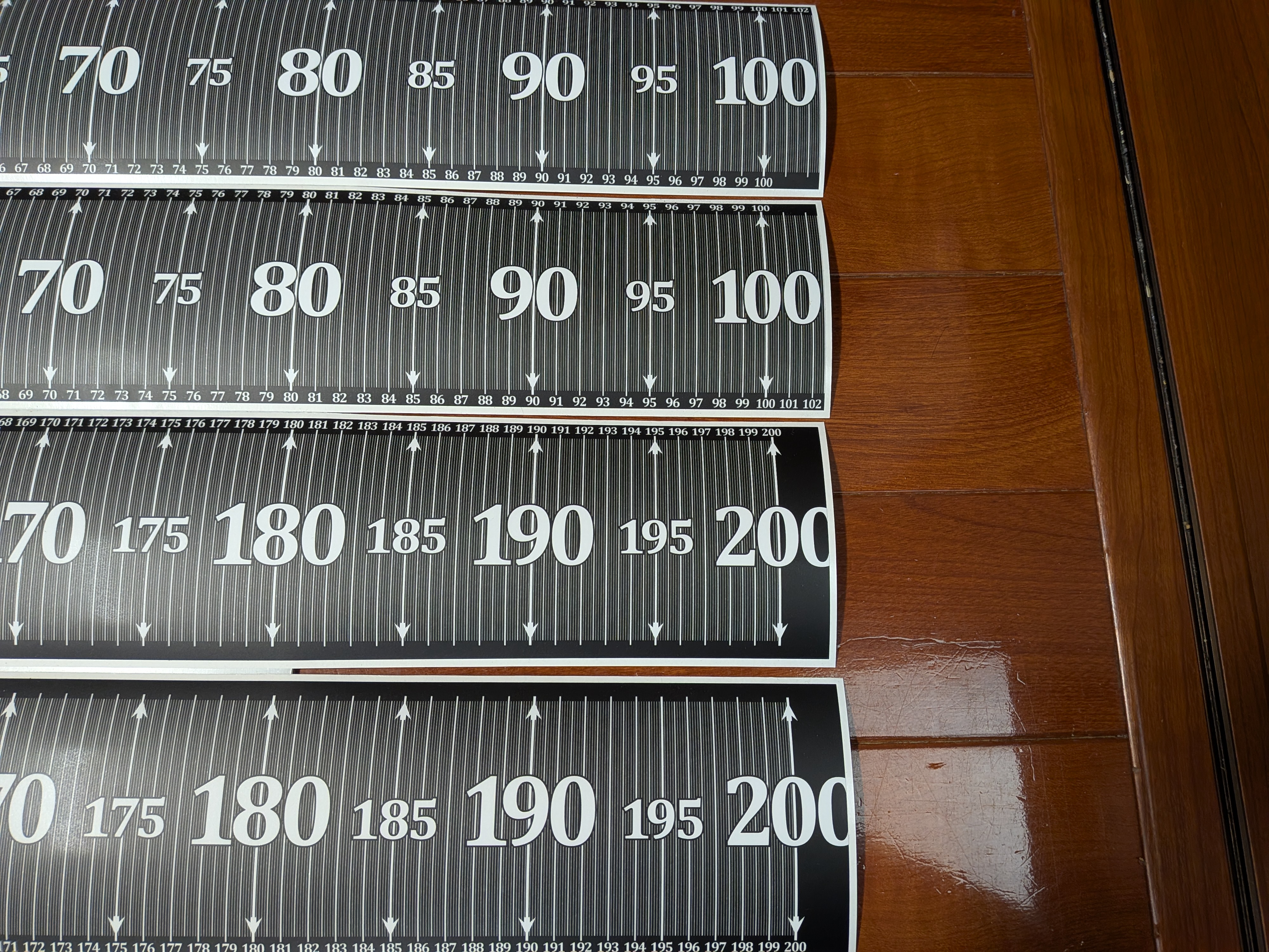 26年2月6日　2mの特注ステッカーは2分割で納品される