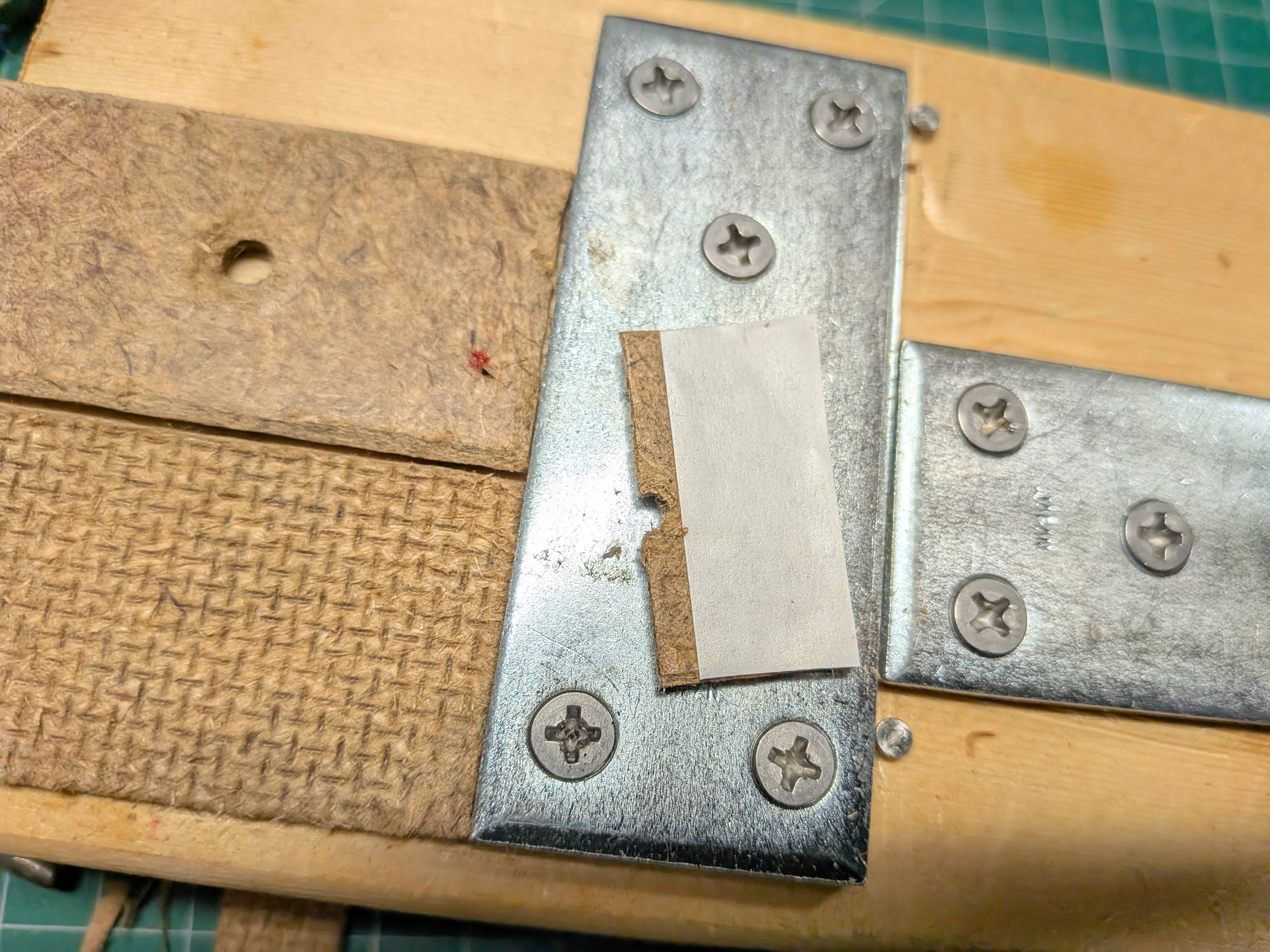 26年3月20日　裏面に両面テープを貼り付ける