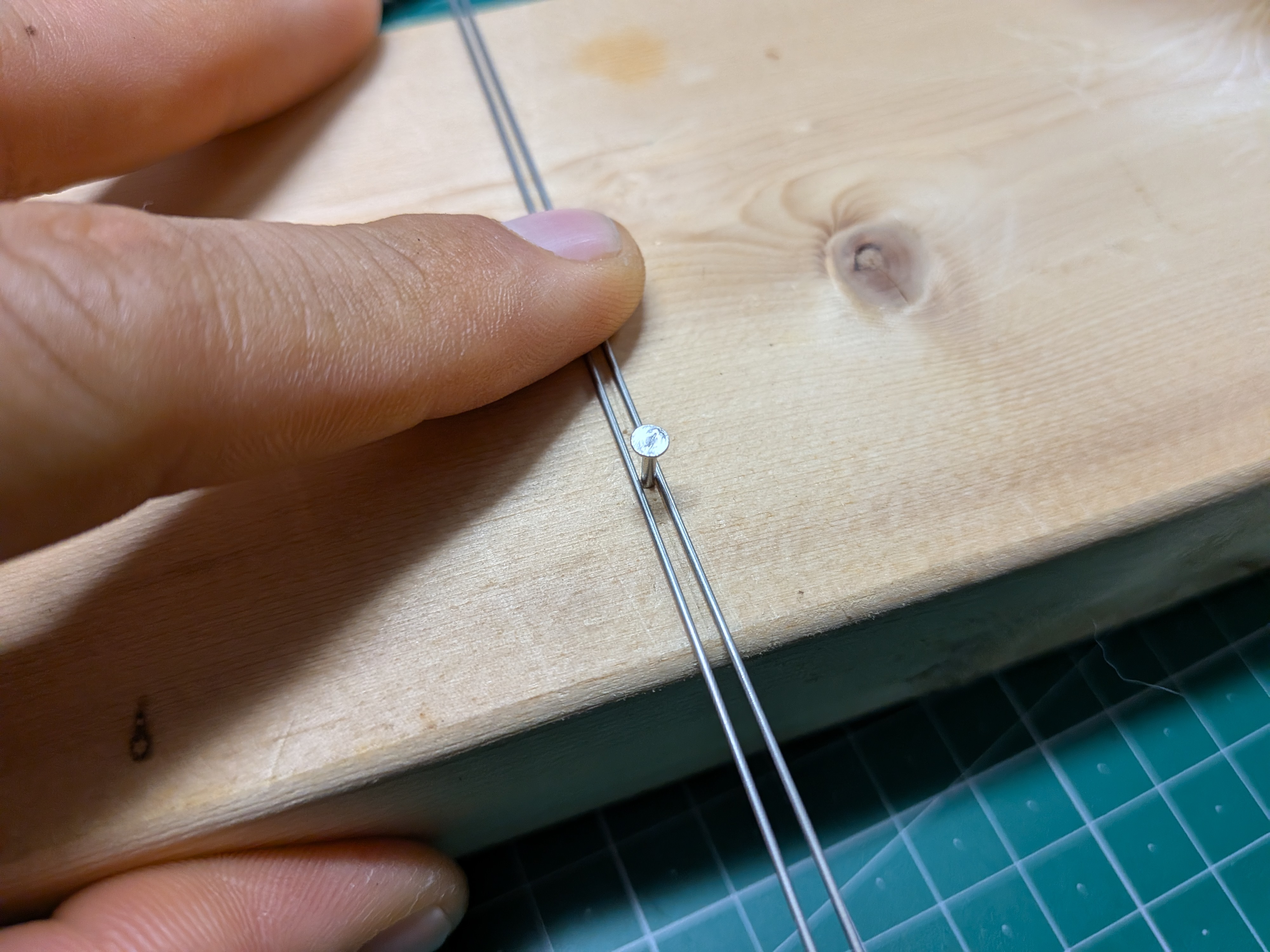 26年3月20日　ワイヤーを定規代わりにして高さを調整