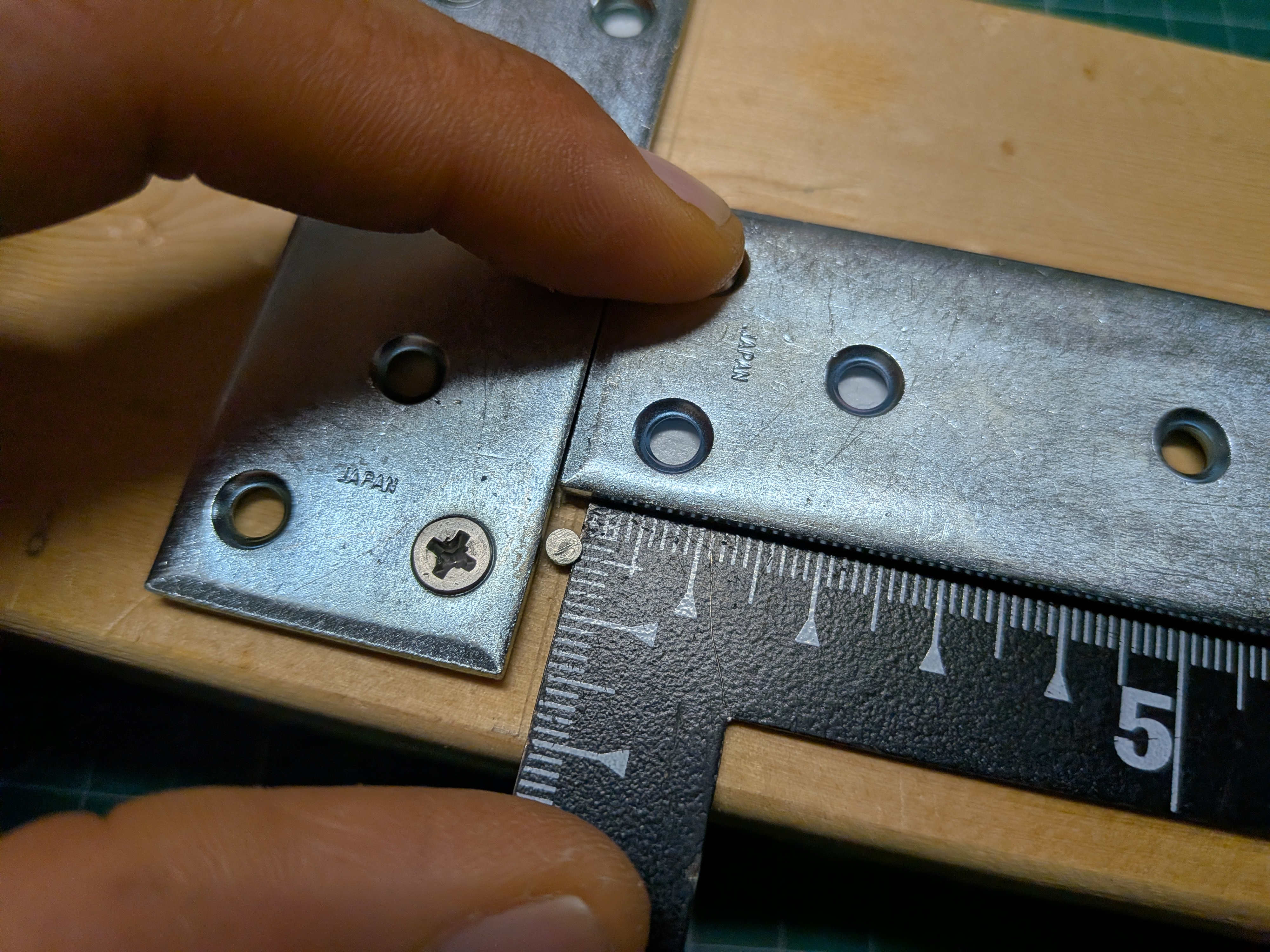 26年3月20日　ワイヤー止めになるプレートの位置出し