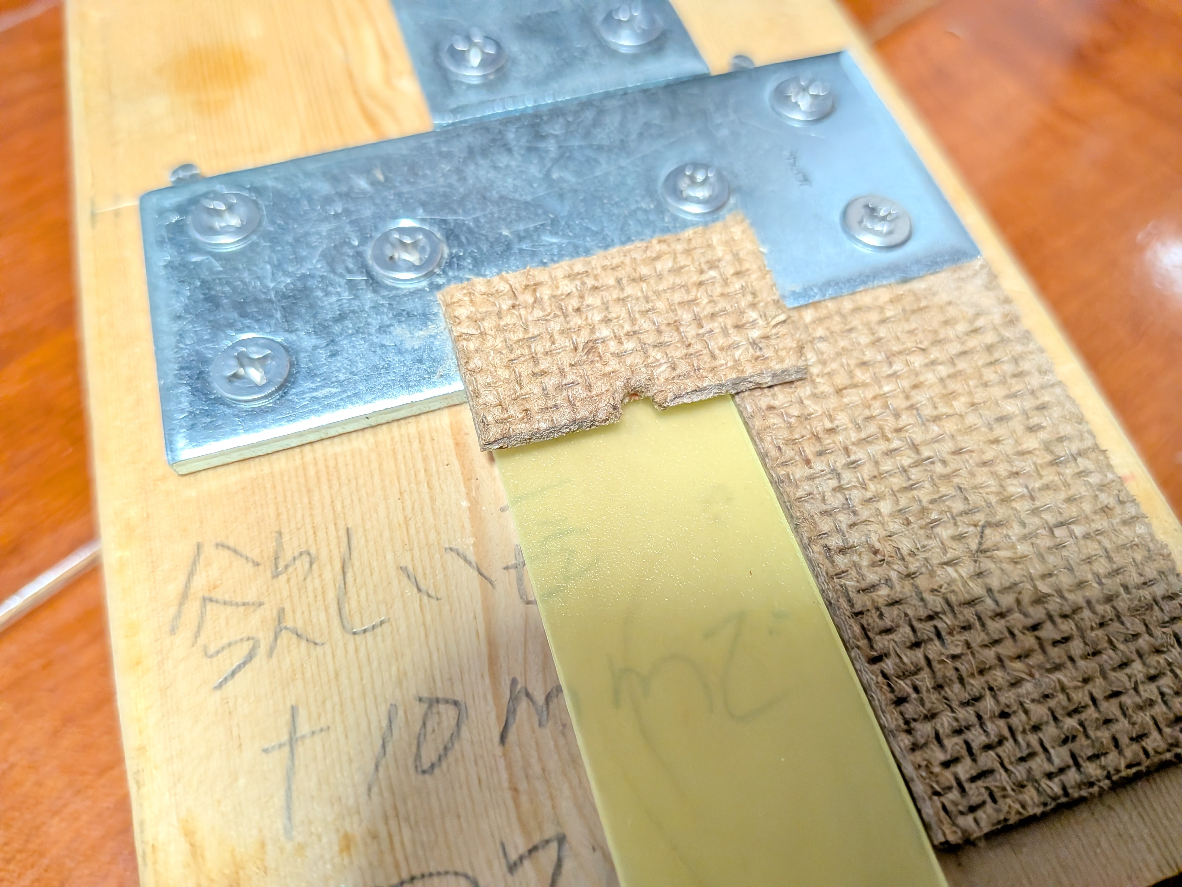 2026年3月18日　穴あけの為に治具にセット