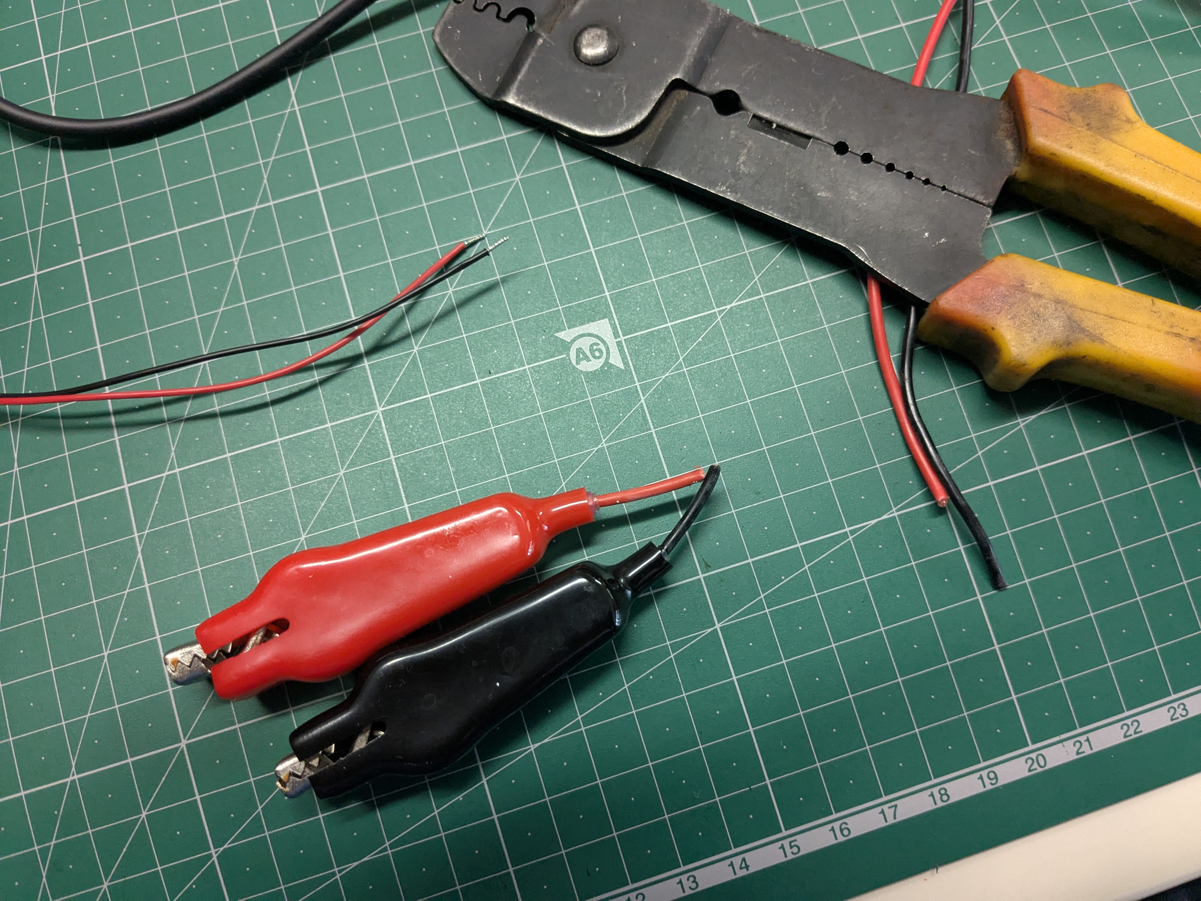 25年5月25日　電源ケーブルの加工