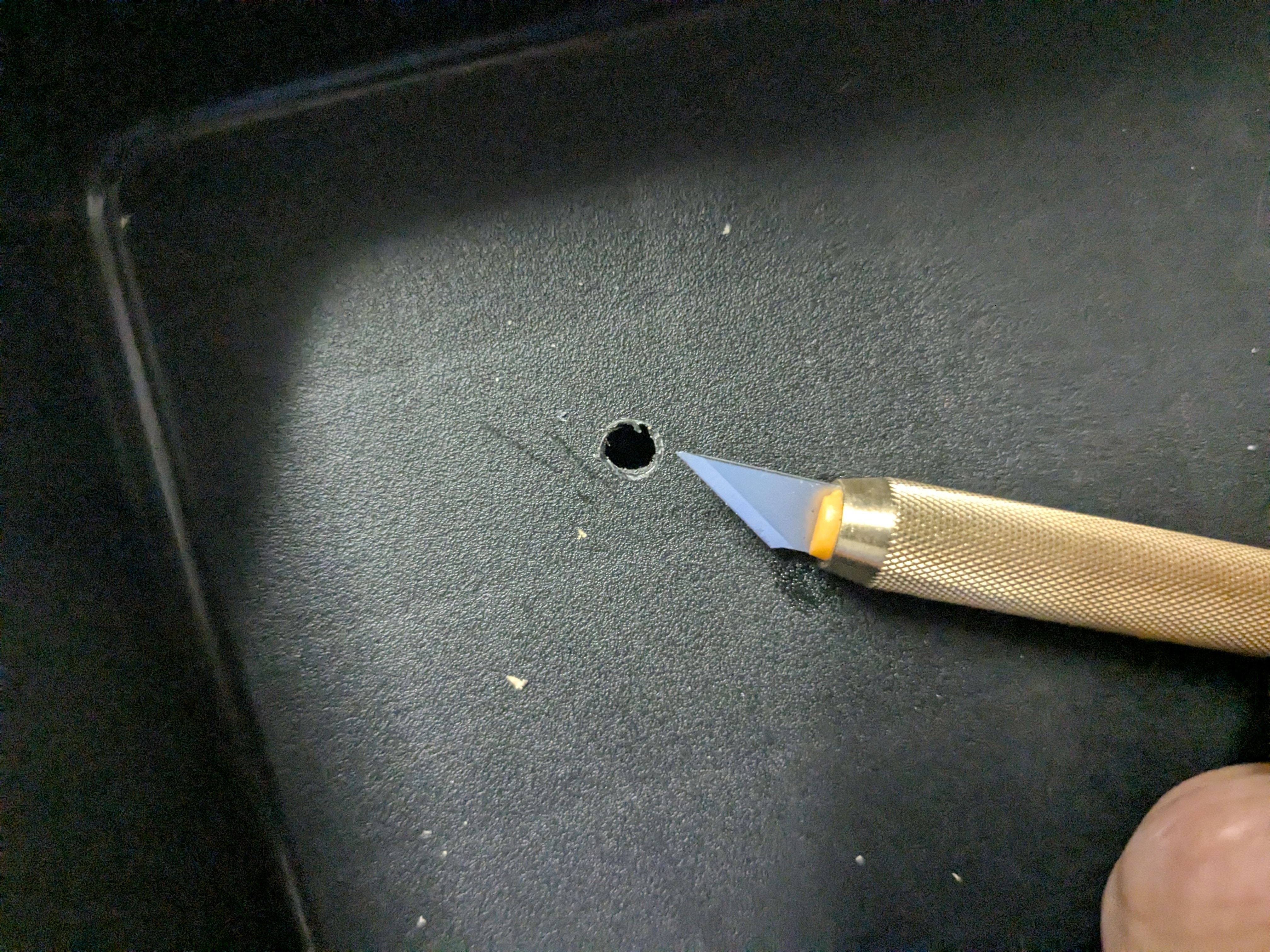 25年5月25日　あけた穴のバリ取り