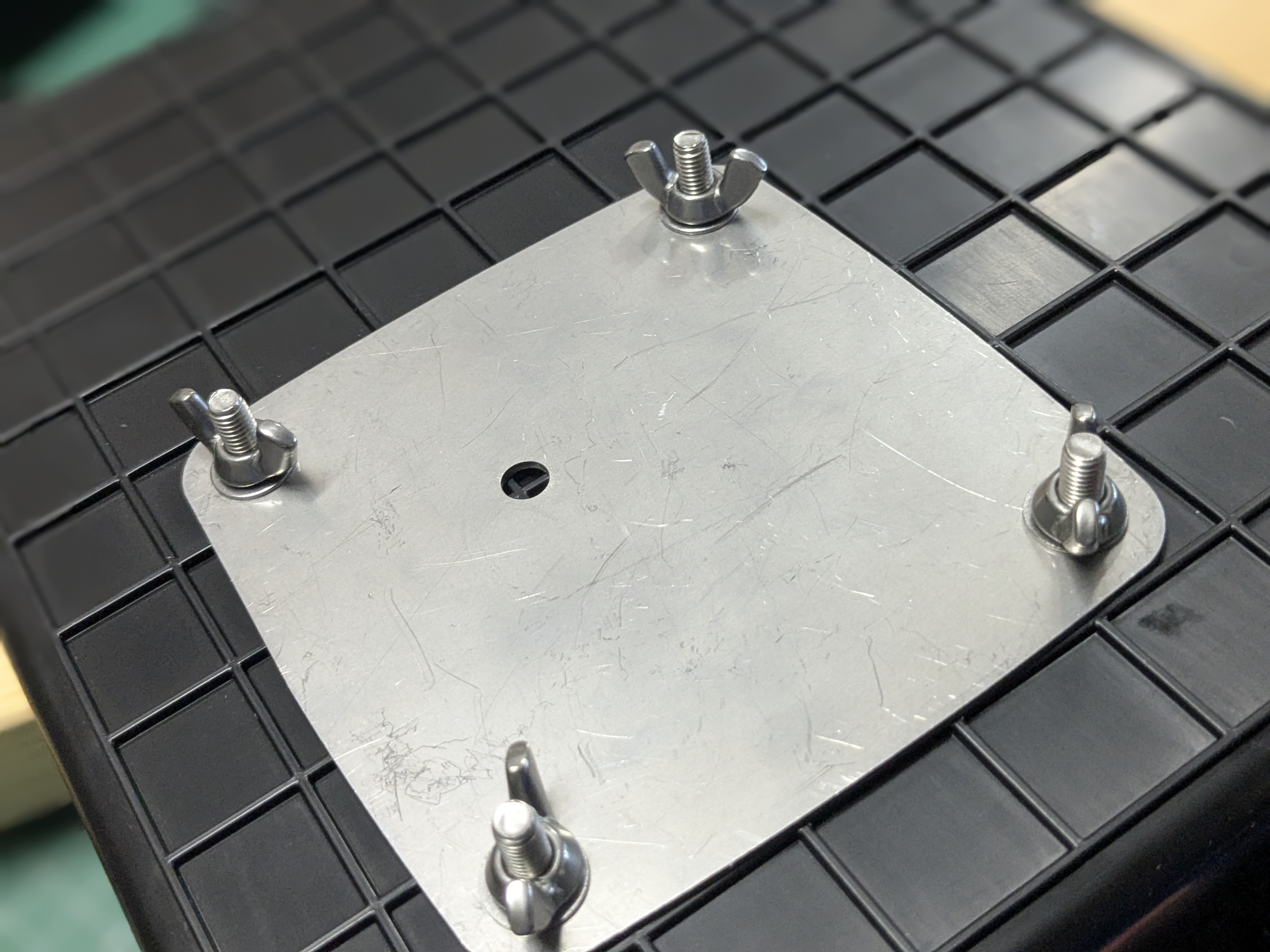 25年5月25日　蝶ネジで固定