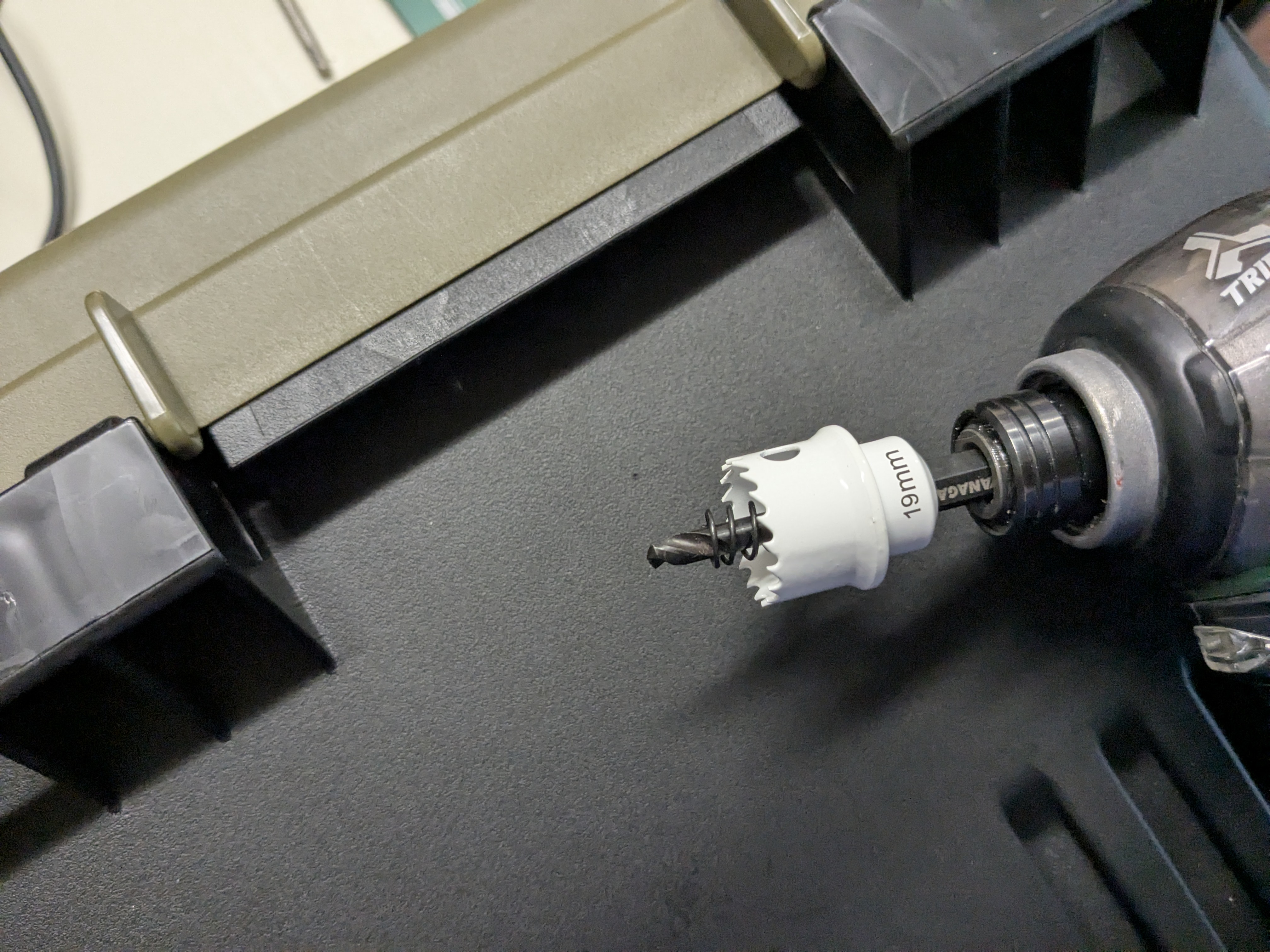 25年5月25日　25年5月25日　取り出し位置穴あけ