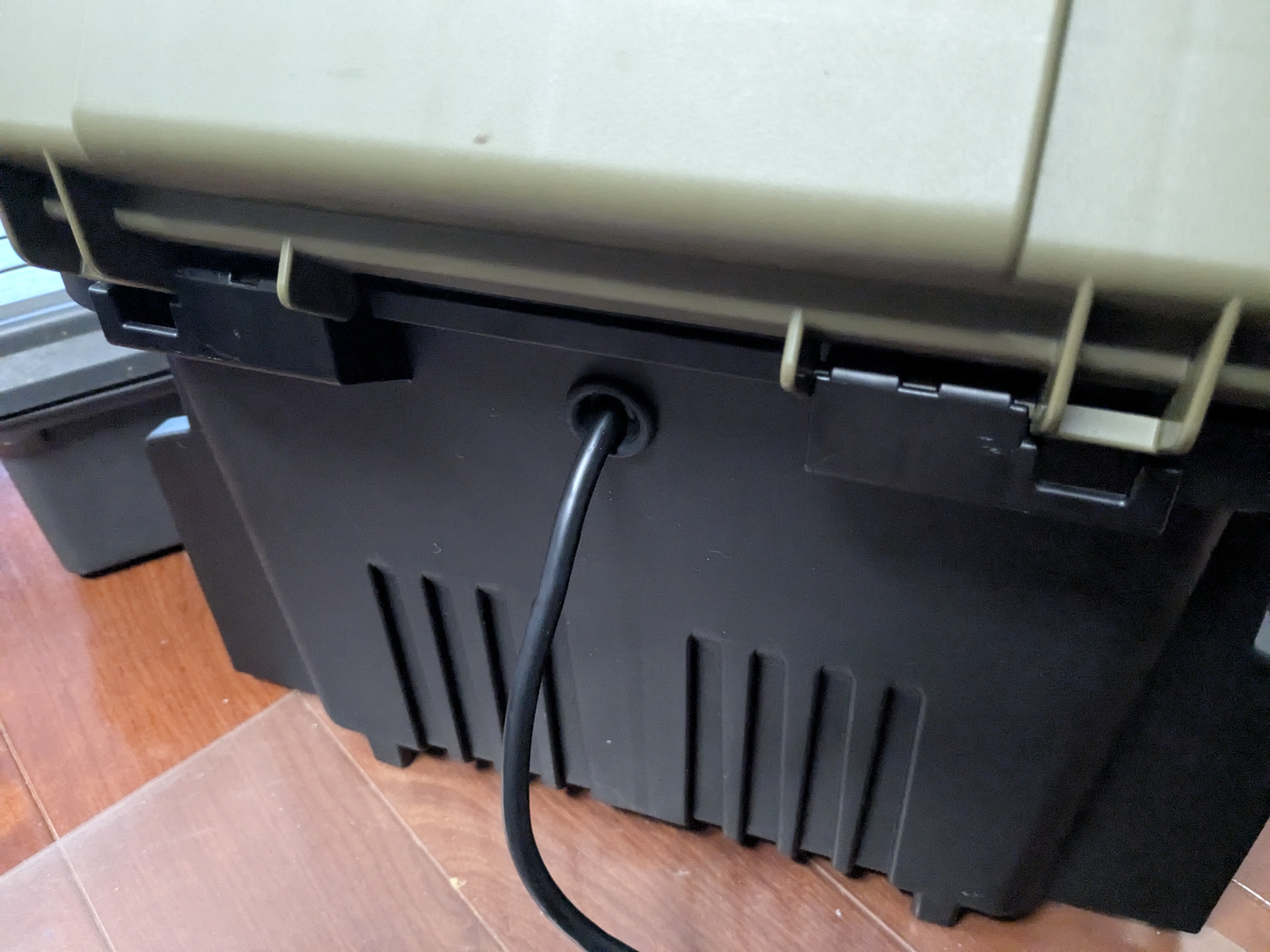 25年5月25日　ケーブルを通した状態の外観