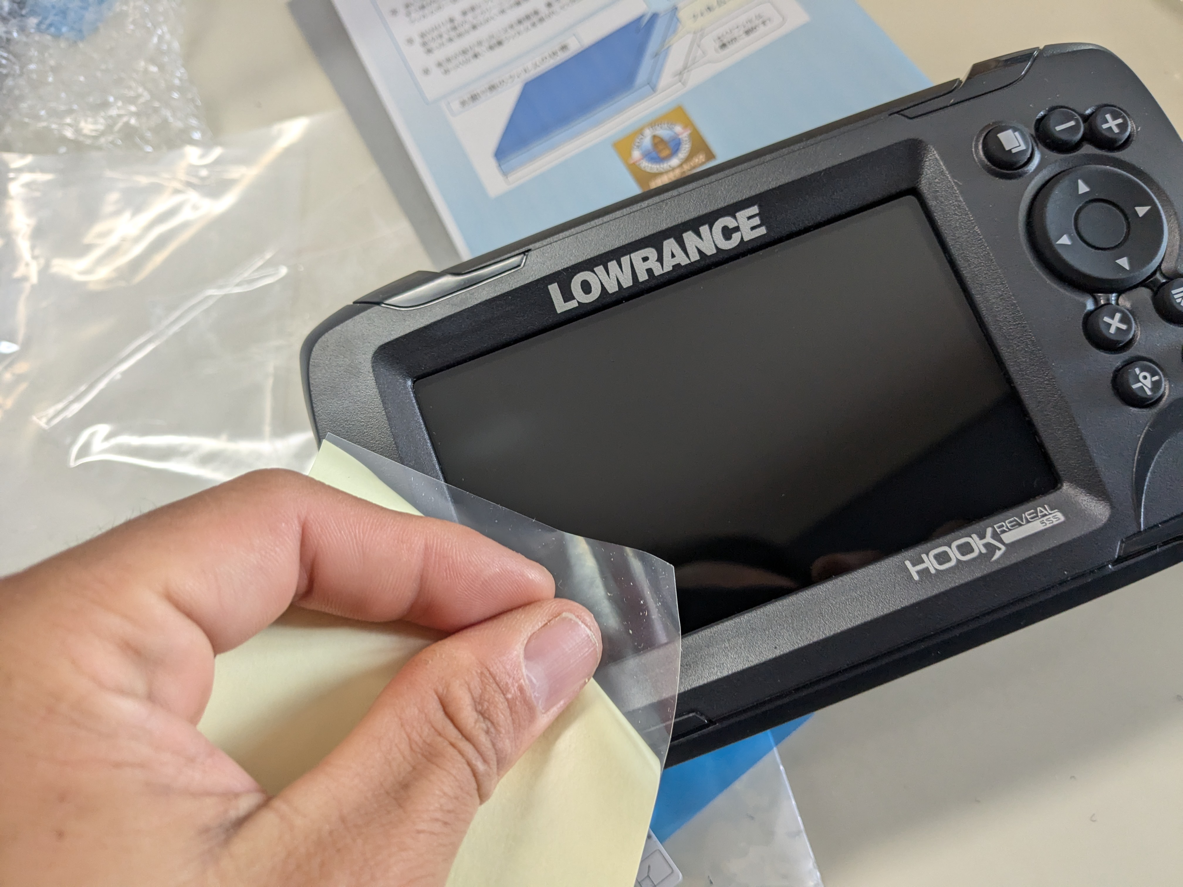 25年5月25日　画面フィルム取付　画面の清掃