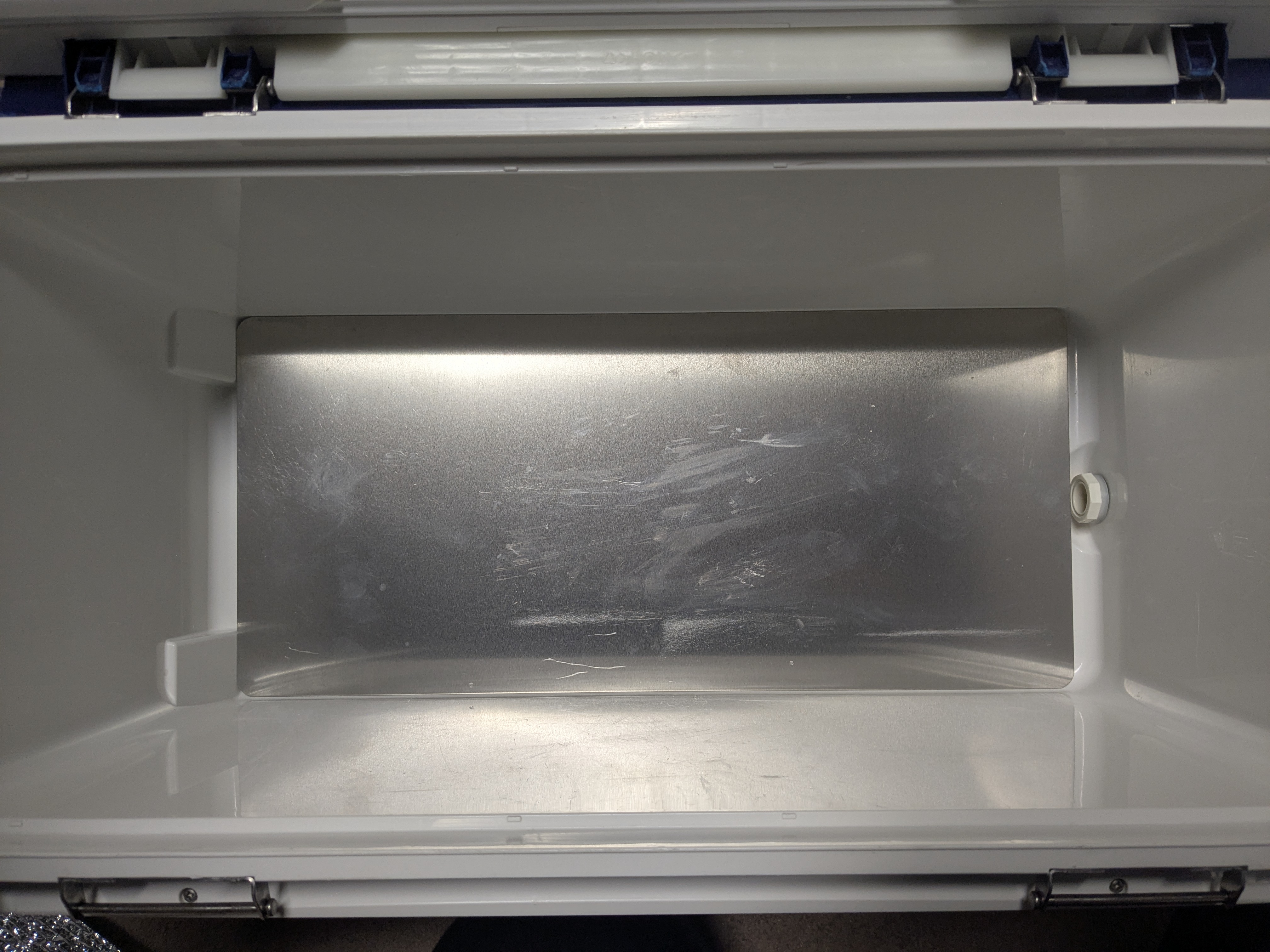 25年2月22日　クーラーに設置した状態