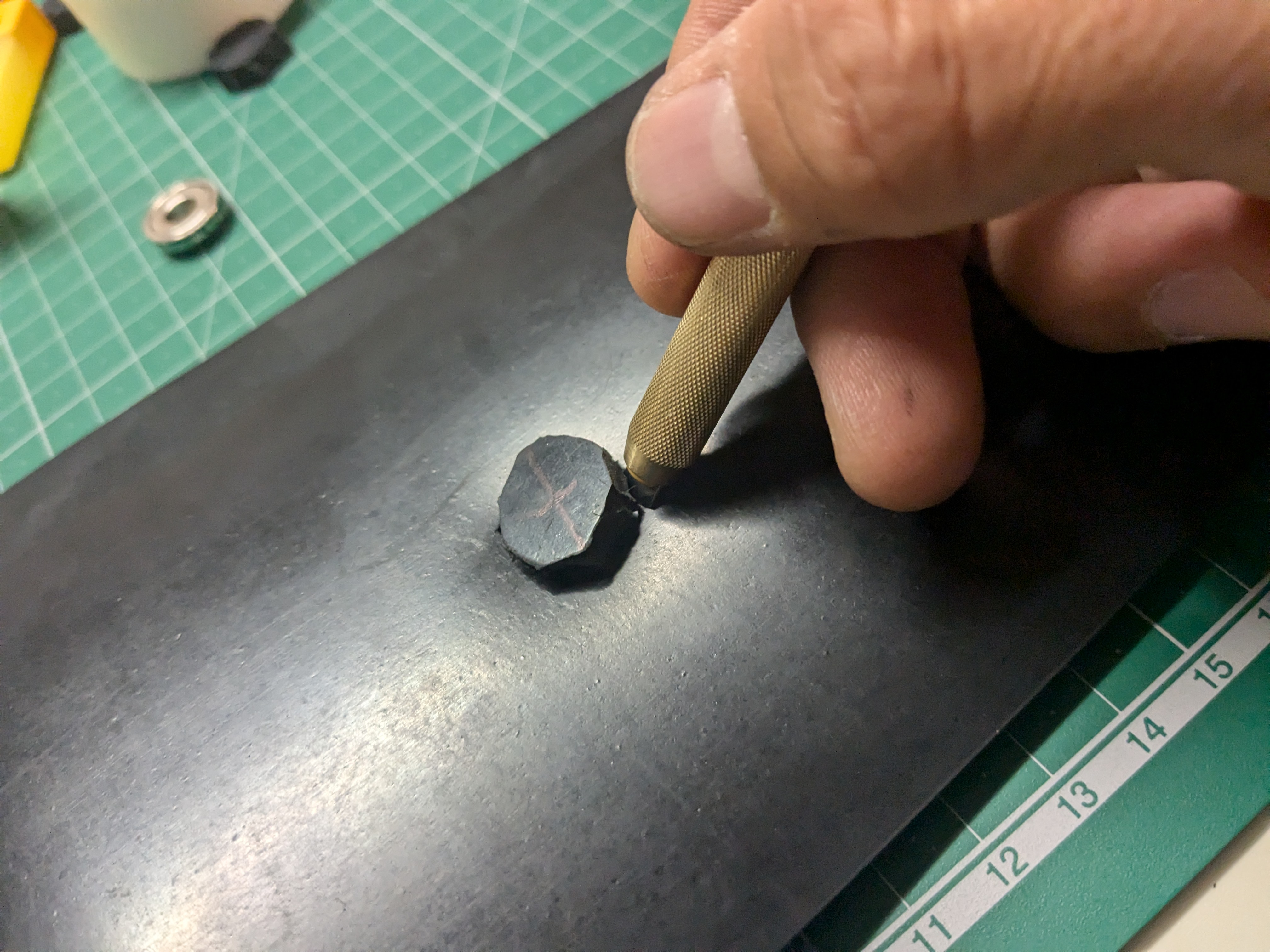 切込みを入れたら切り取り