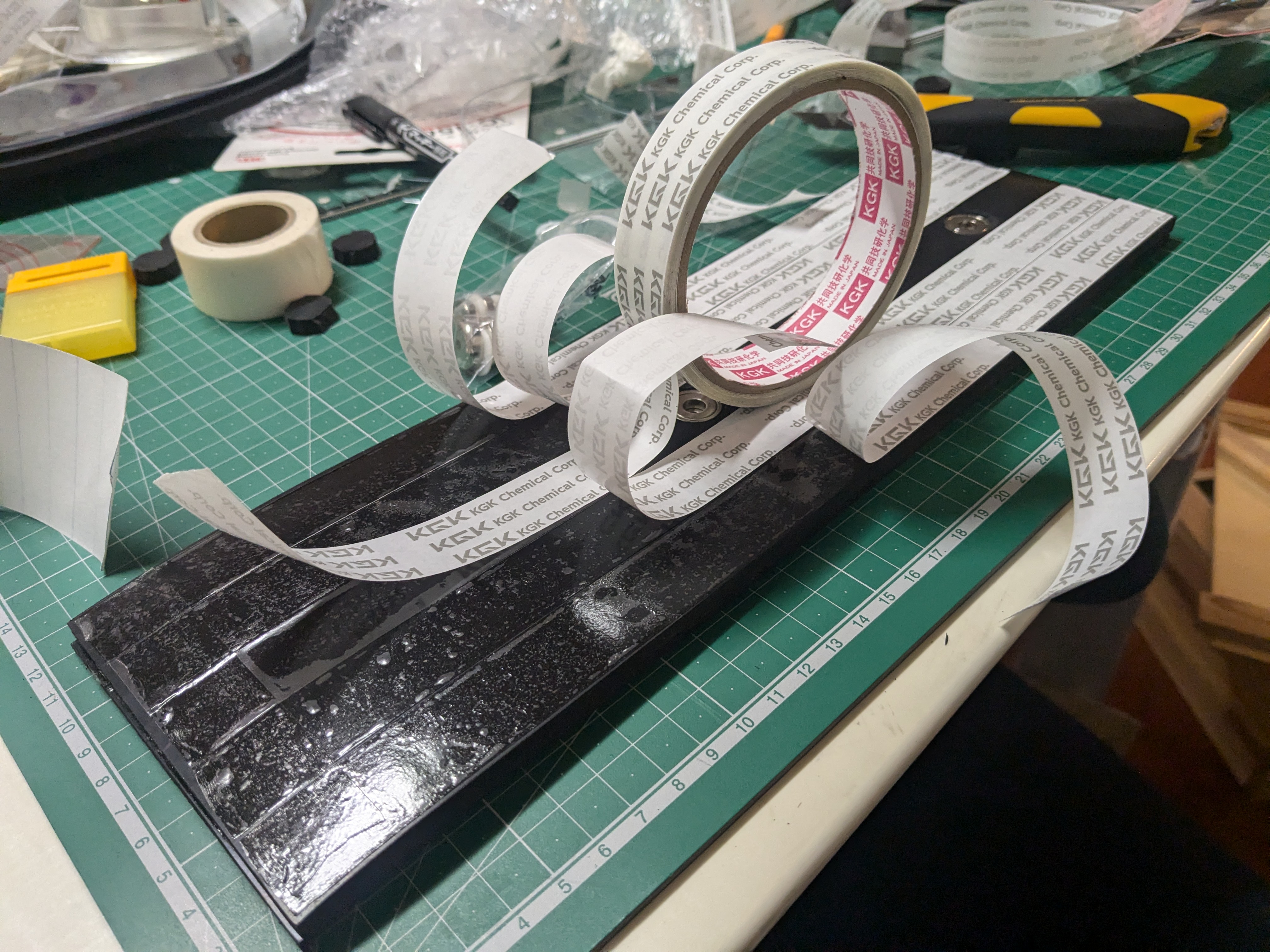 テーブルクロスを貼るための両面テープ