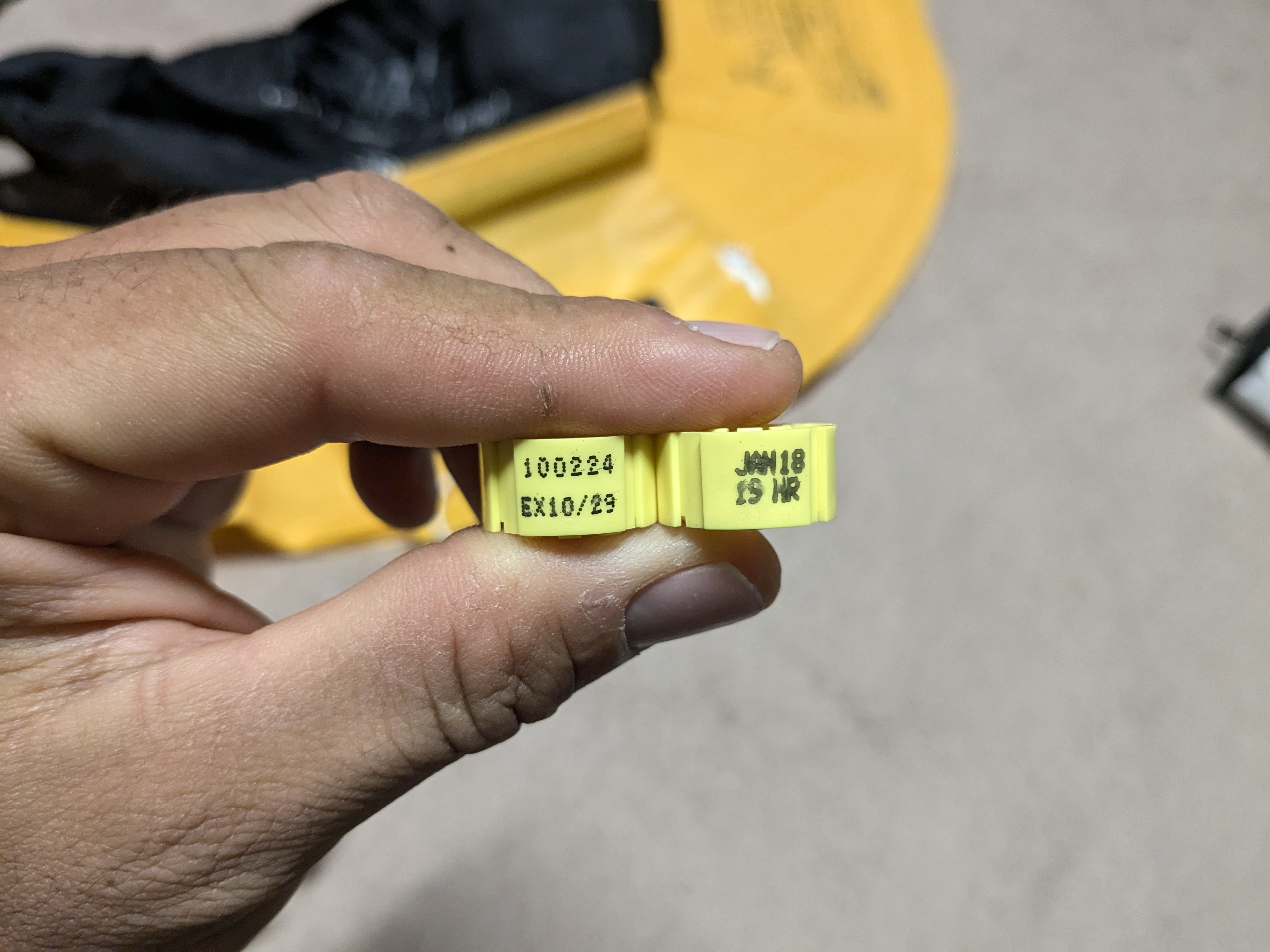 25年2月28日　使用期限の確認