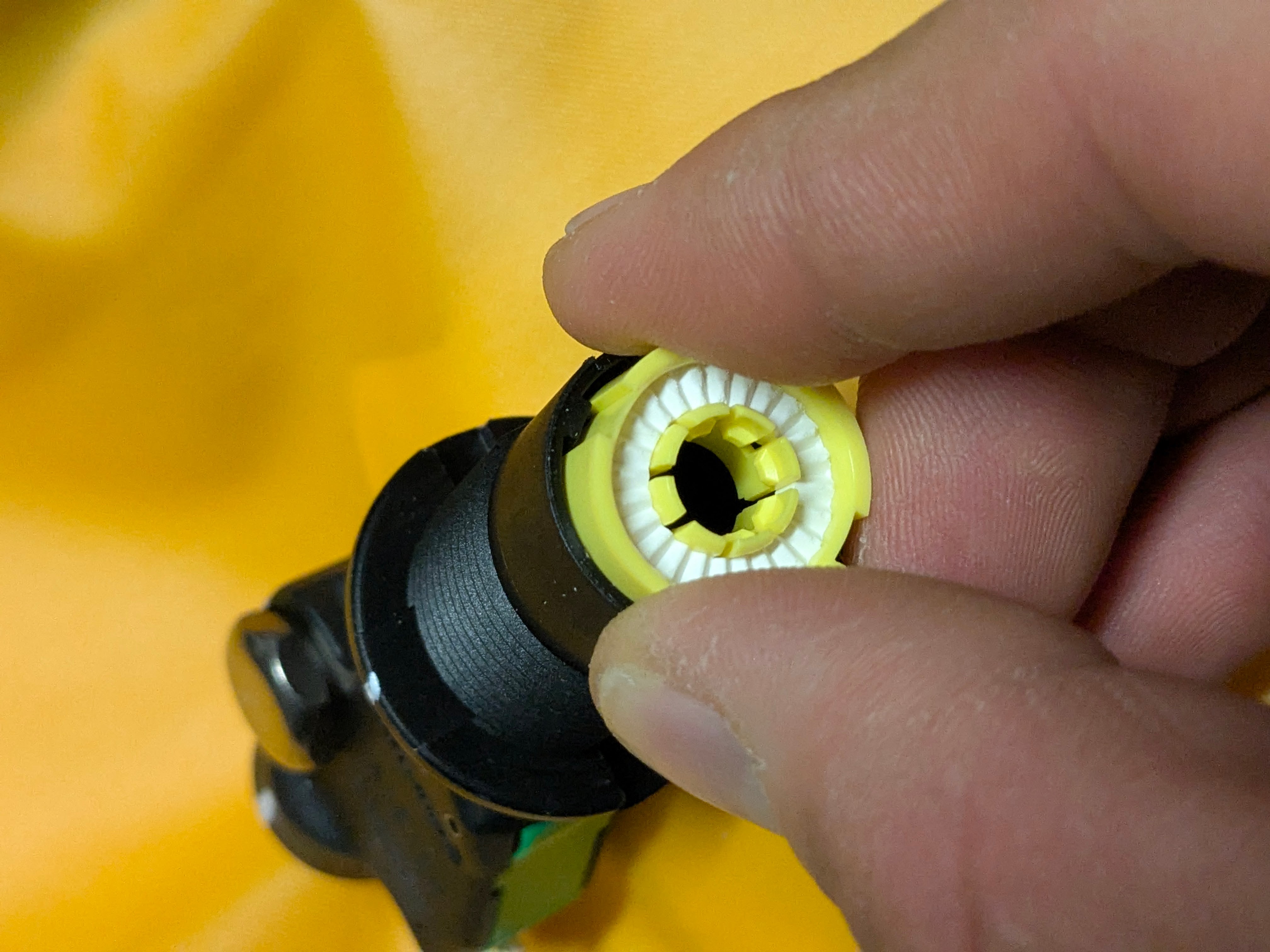 25年2月28日　ハウジングにボビン装着