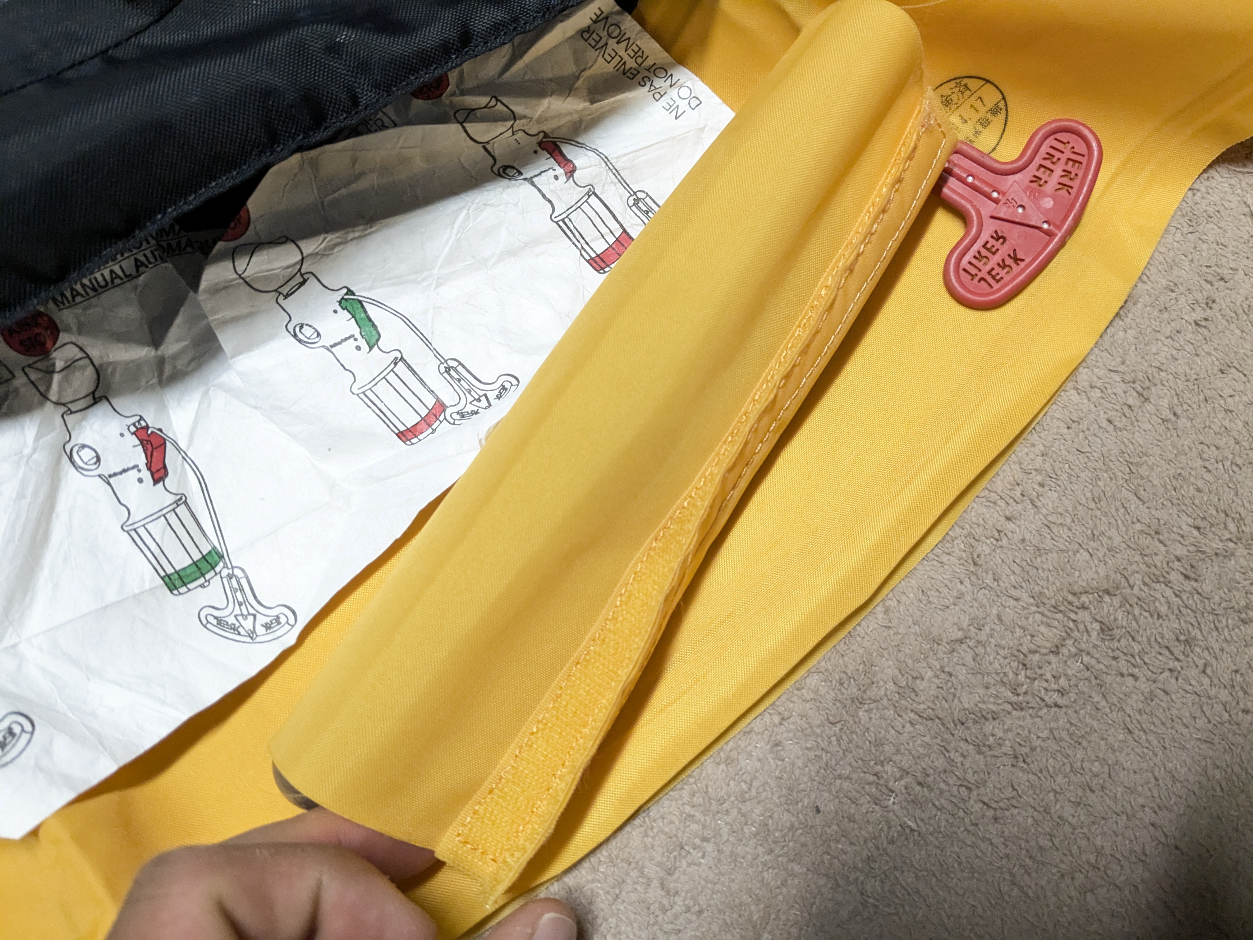 25年2月28日　ボンベにカバーをかける