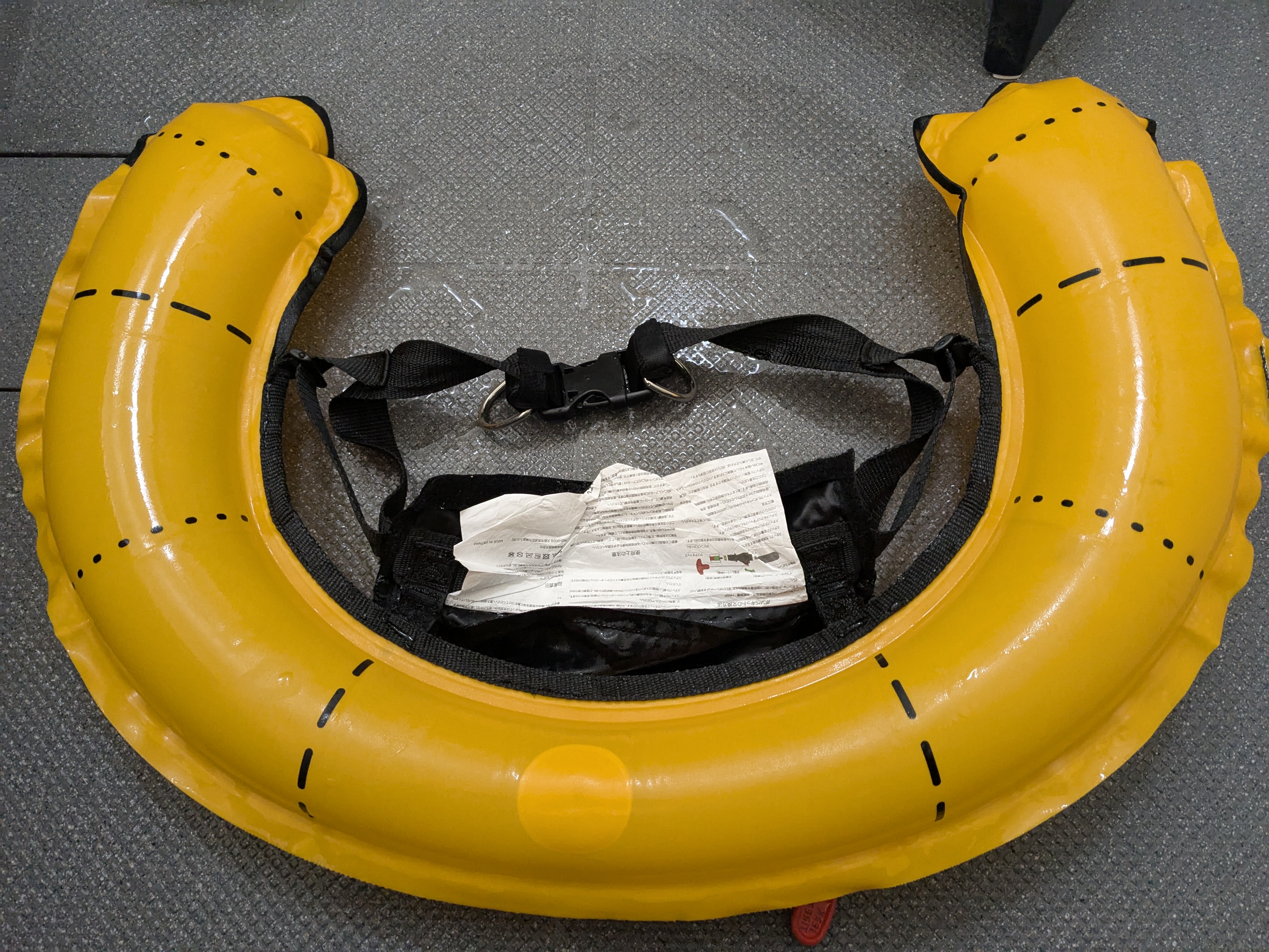 25年2月28日　ライフジャケットボンベ交換