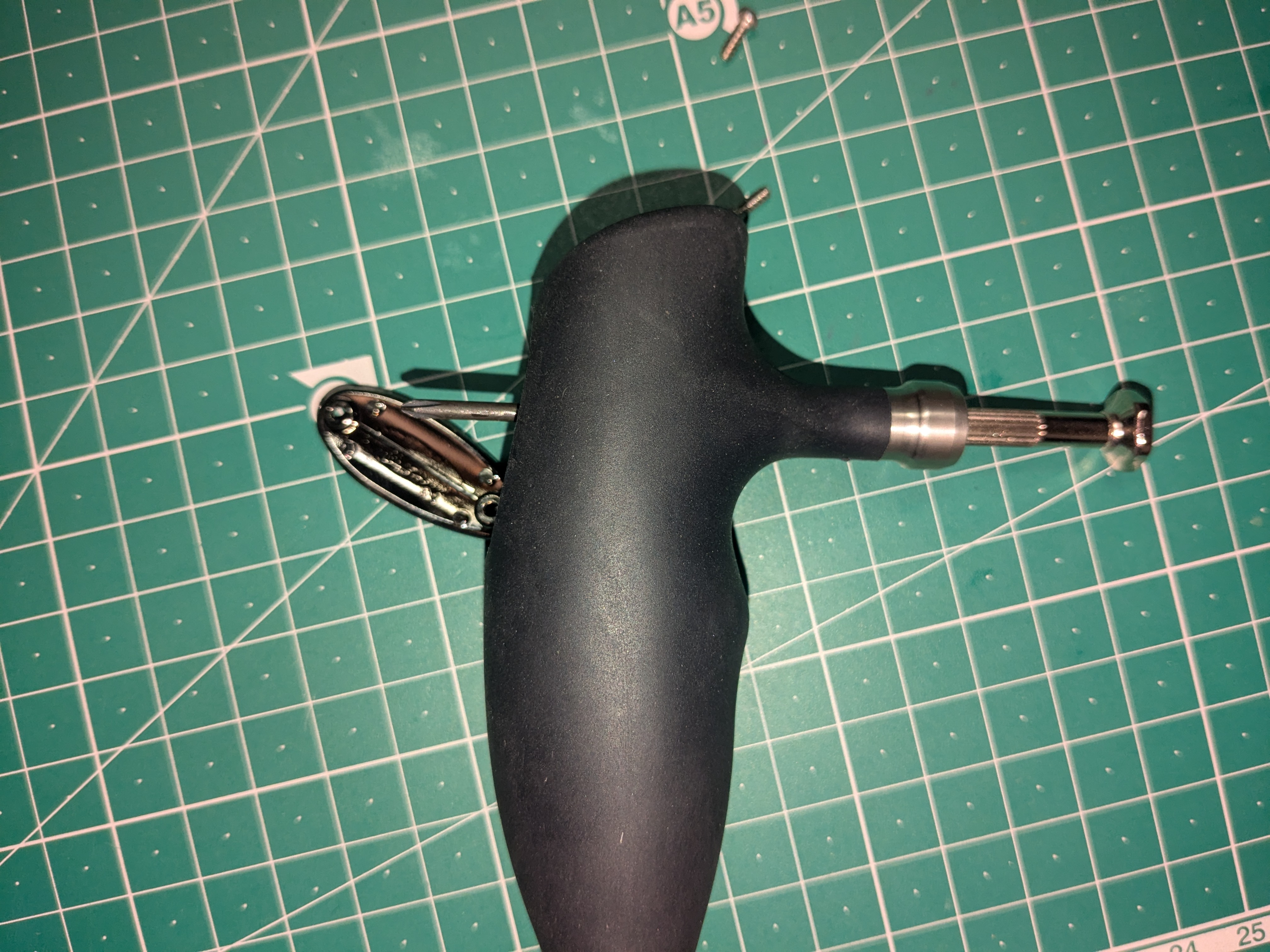 25年2月2日　純正のノブキャップ取り外し