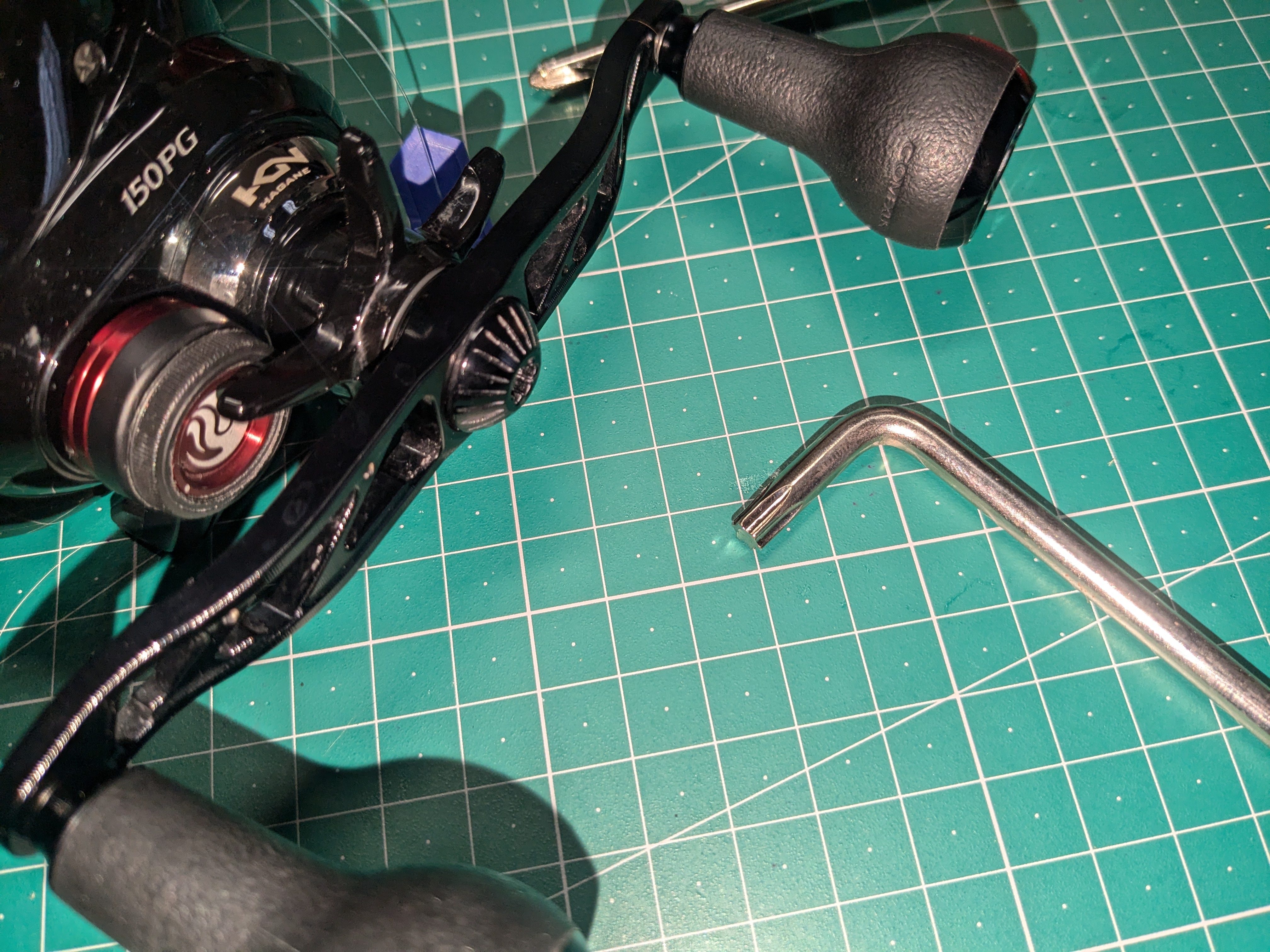 25年2月2日　リールに付いている社外品ノブ取り外し