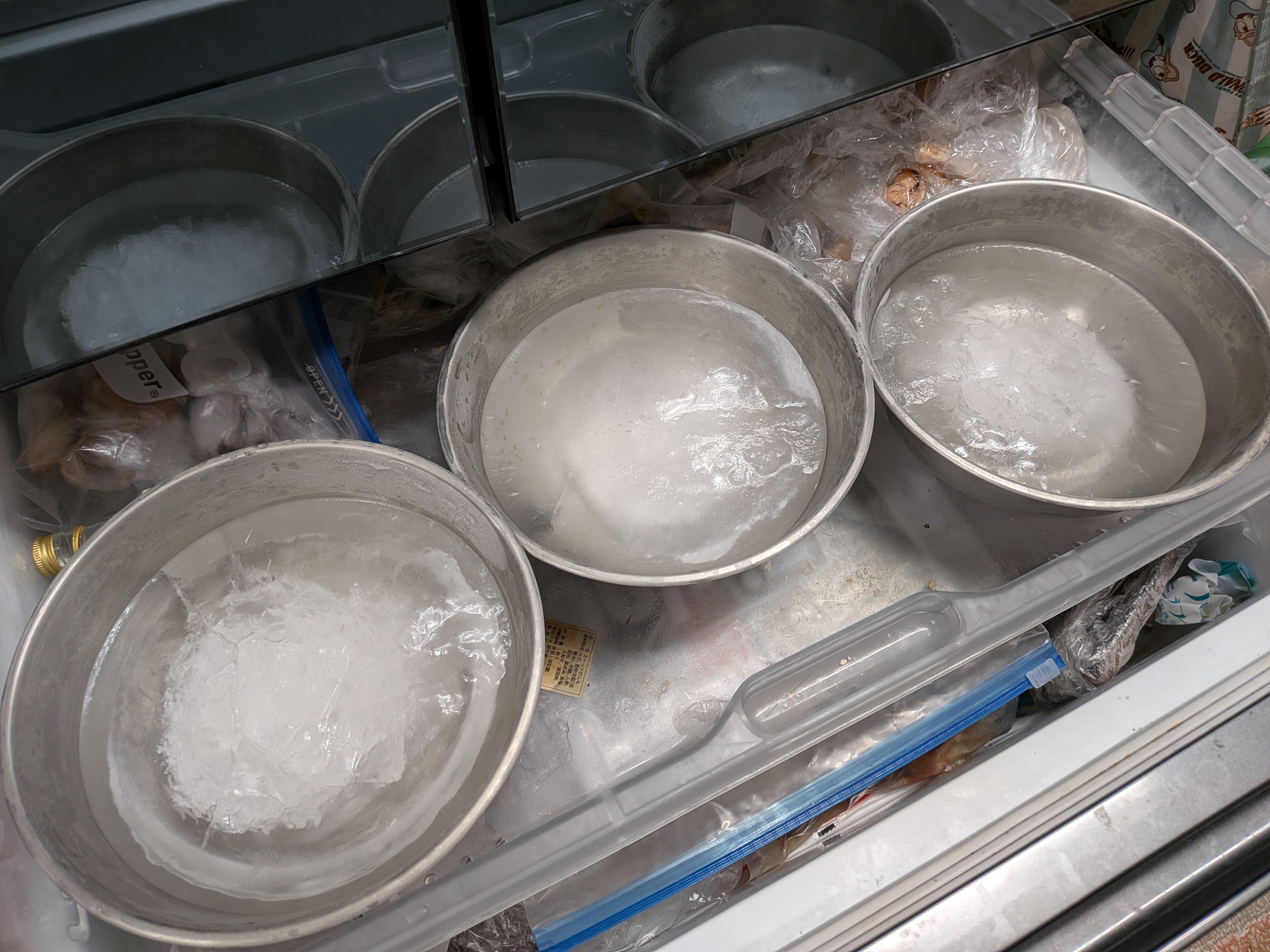 26年5月6日　保冷用の氷は自家生産