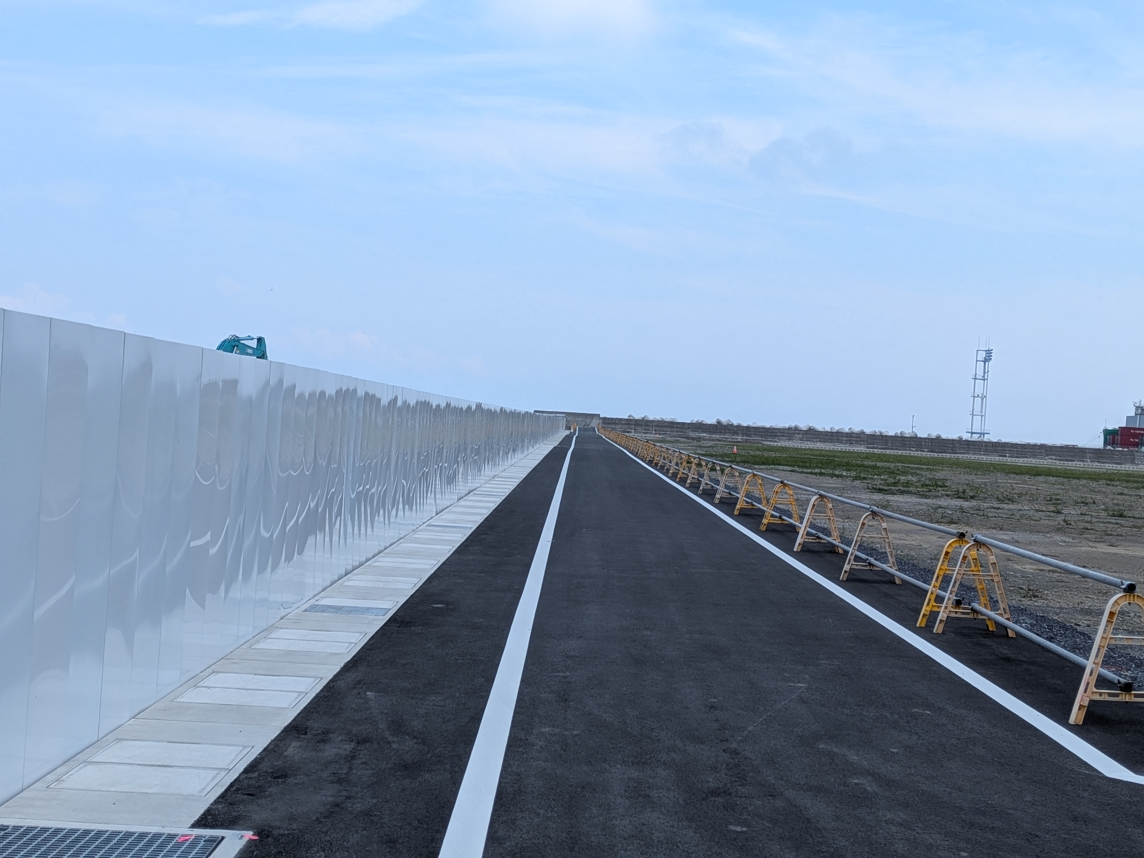 清水港海づり公園 長い連絡通路